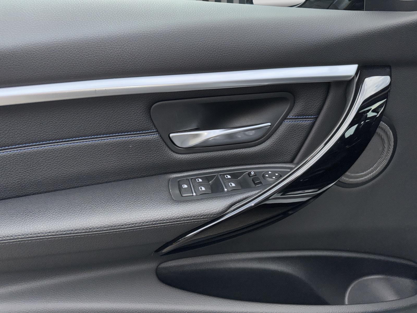 BMW 340i xDrive Touring Power & Sound Paket-image-16