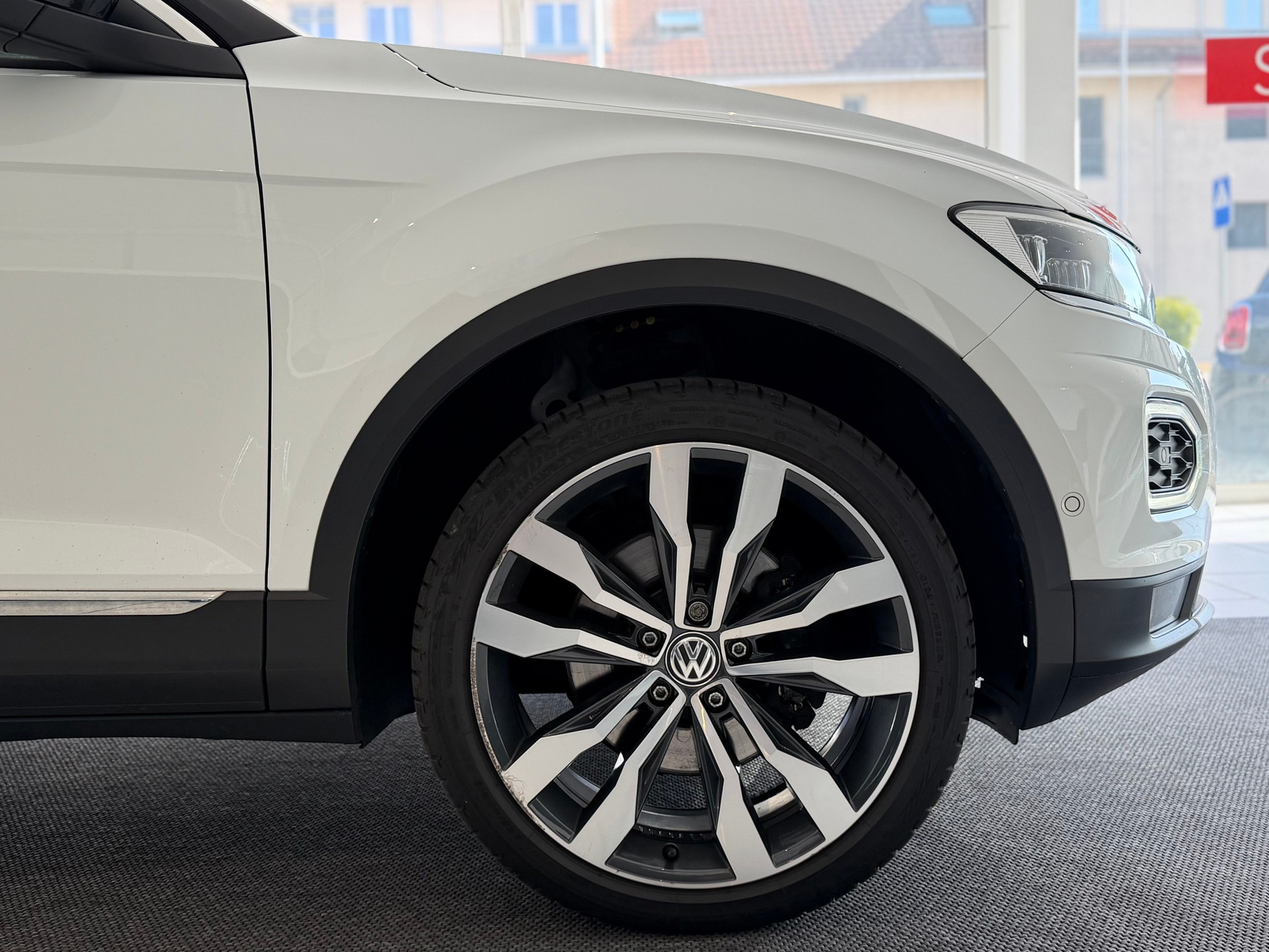 VW T-Roc 2.0 TSI Advance DSG 4Motion **ab MFK & Service**-image-4