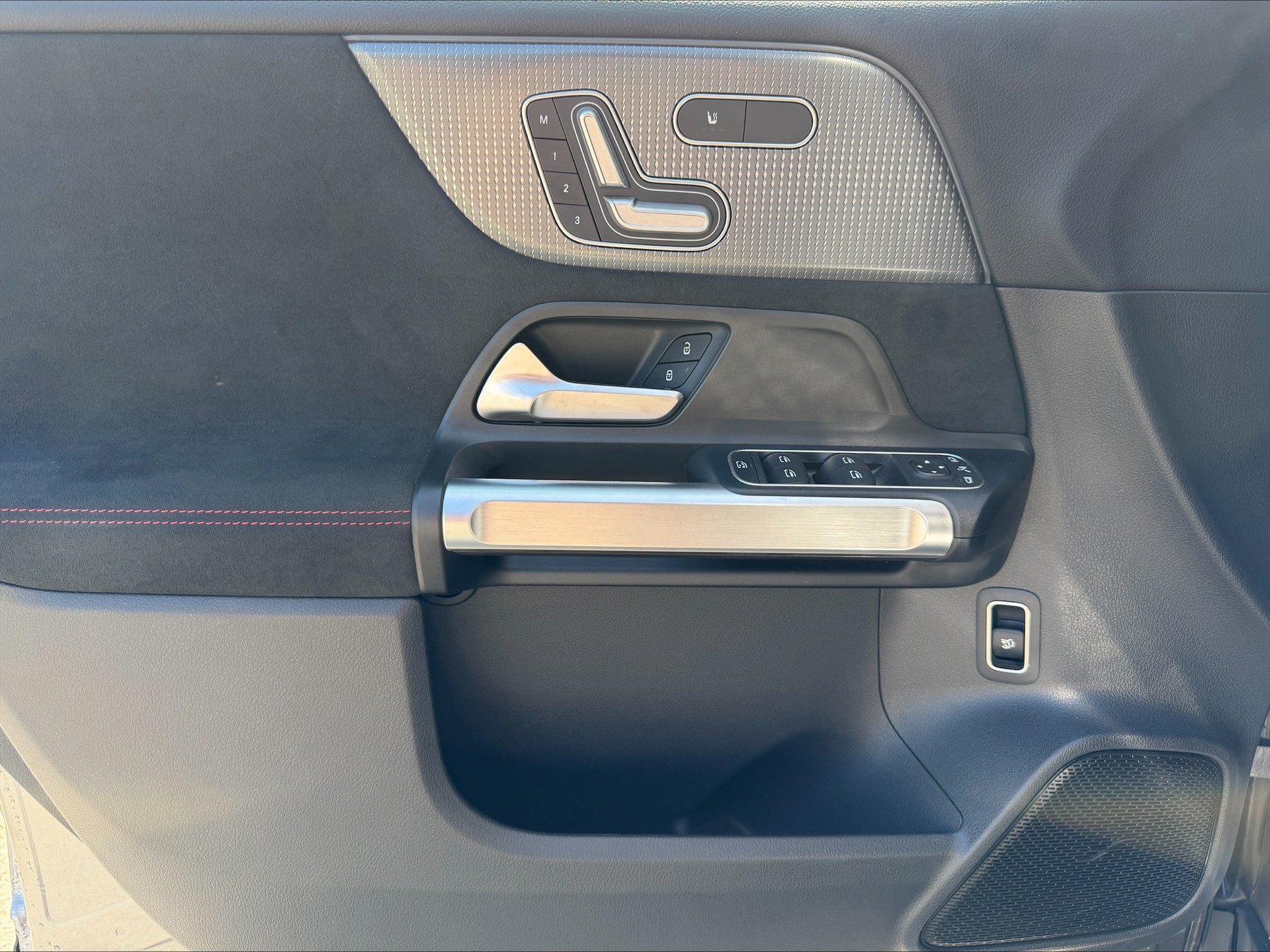 MERCEDES-BENZ EQB 350 AMG Line 4Matic-image-8
