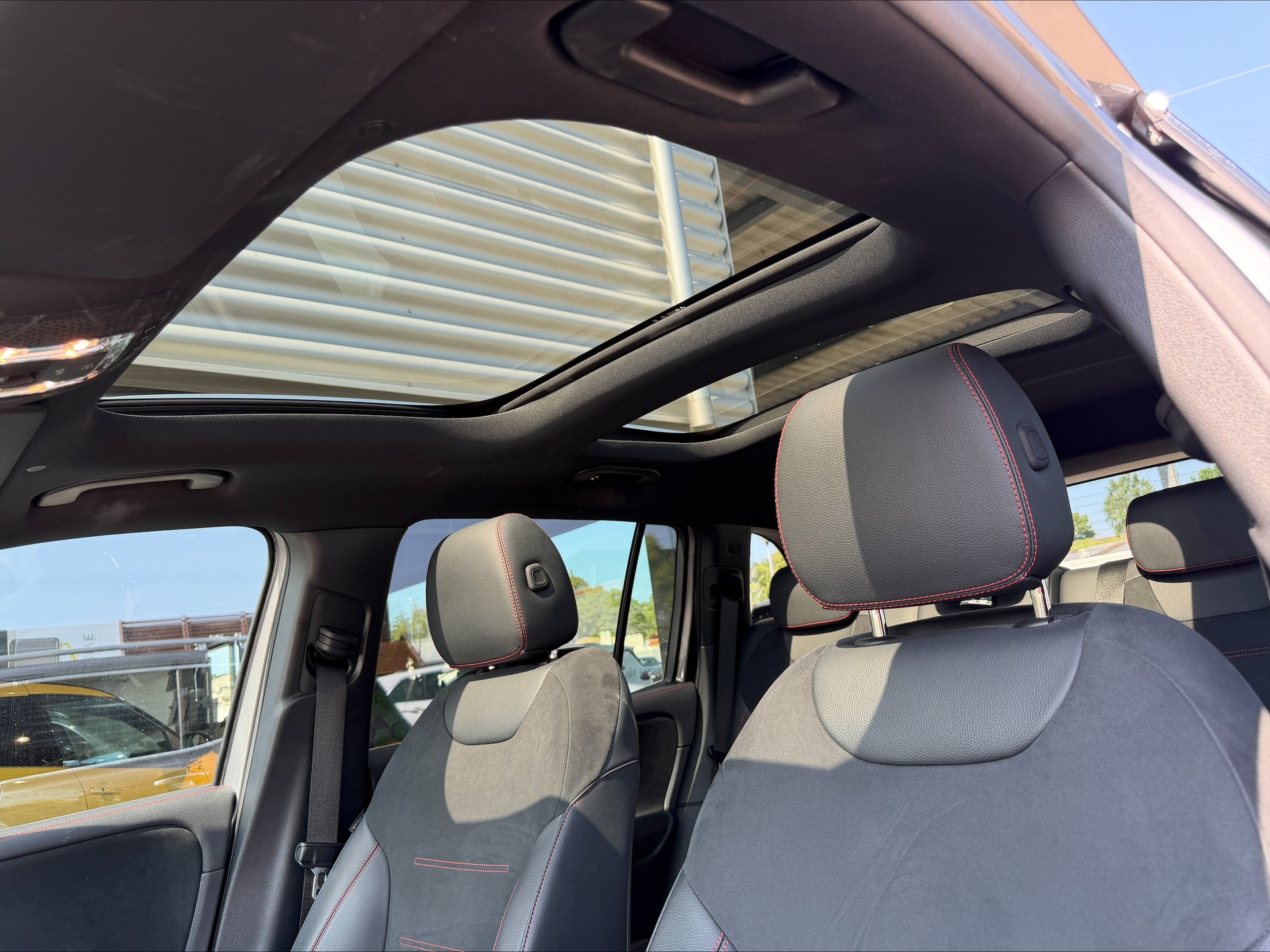 MERCEDES-BENZ EQB 350 AMG Line 4Matic-image-7