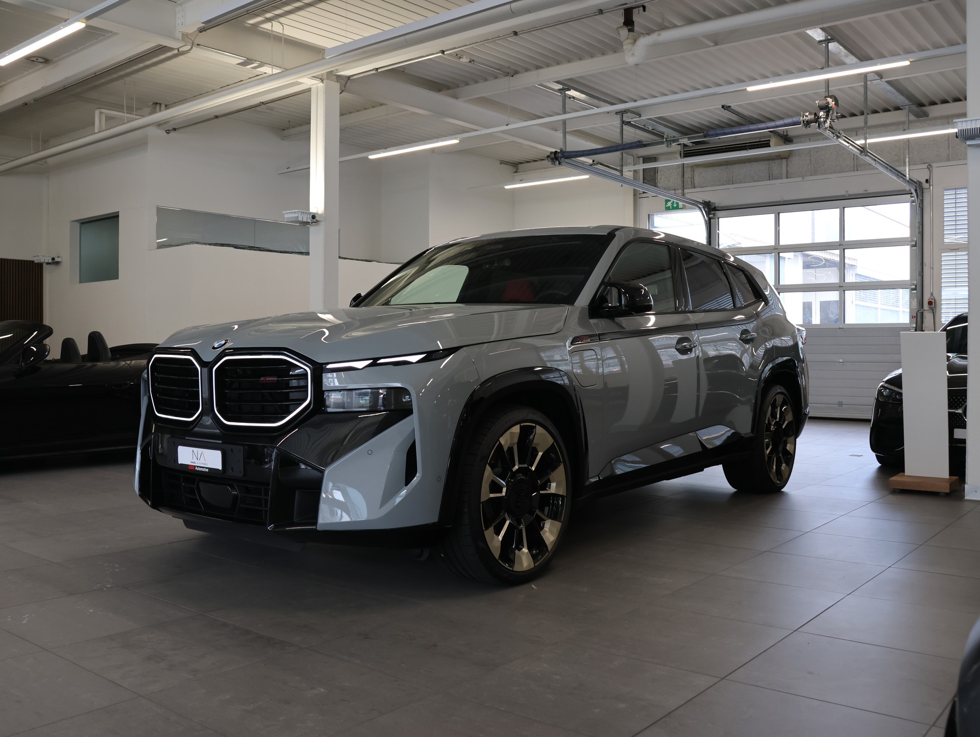 BMW XM xDrive PHEV Steptronic Label *Panoramadach* *360 Kamera* *Bowers & Wilkins*-showroom-element-3