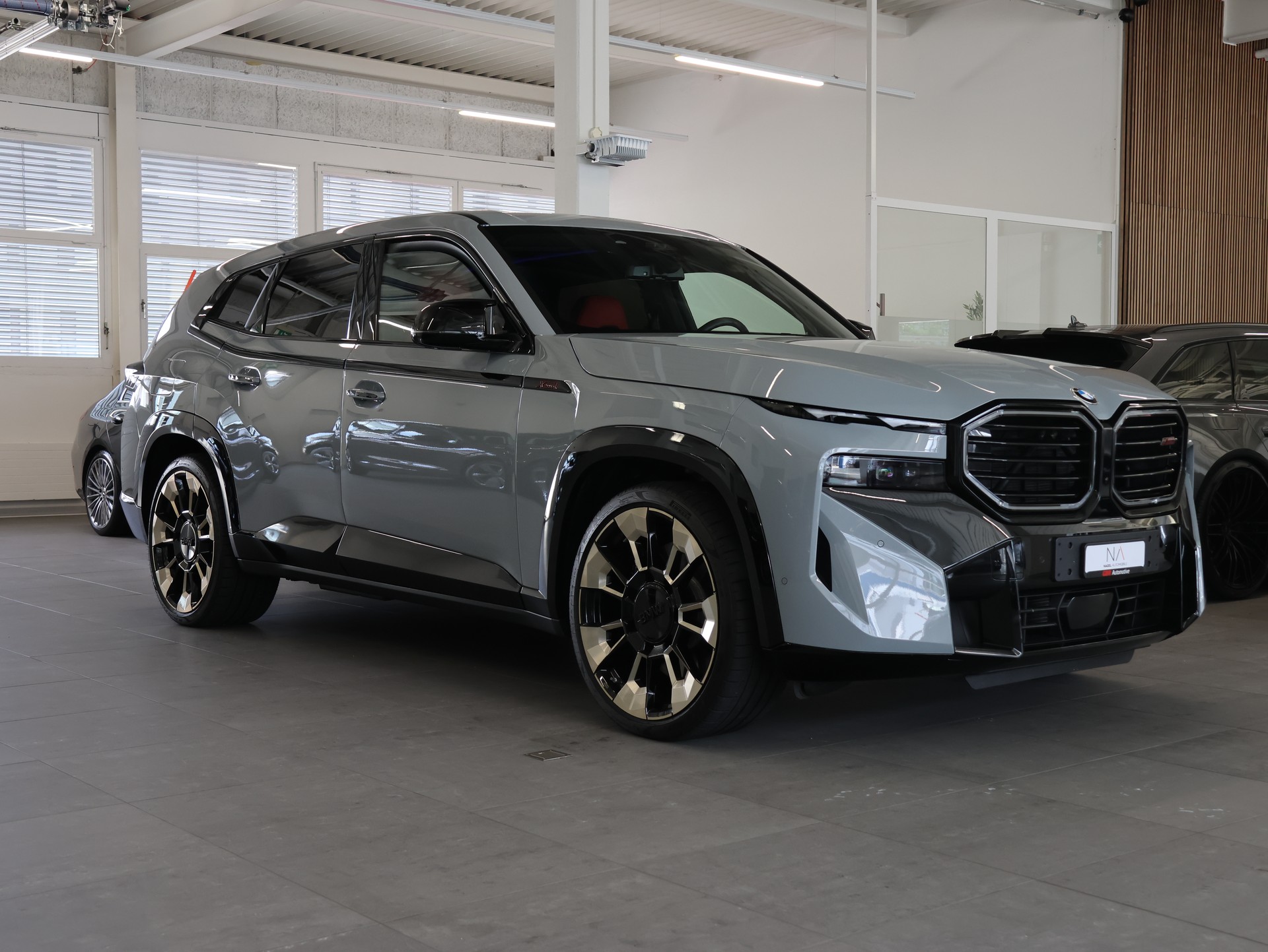 BMW XM xDrive PHEV Steptronic Label *Panoramadach* *360 Kamera* *Bowers & Wilkins*-showroom-element-1