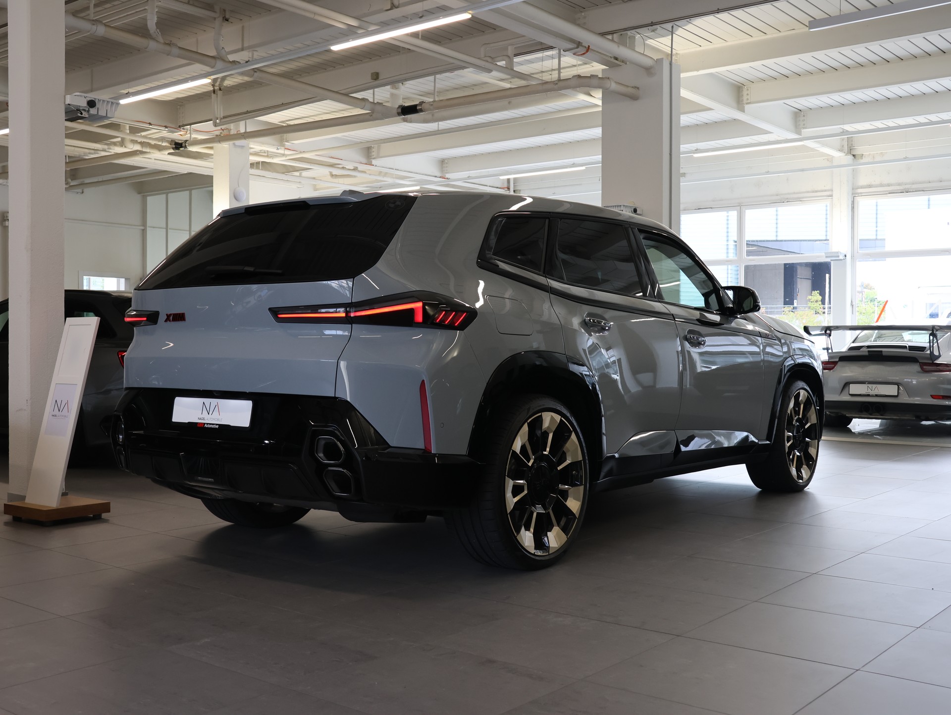 BMW XM xDrive PHEV Steptronic Label *Panoramadach* *360 Kamera* *Bowers & Wilkins*-image-5