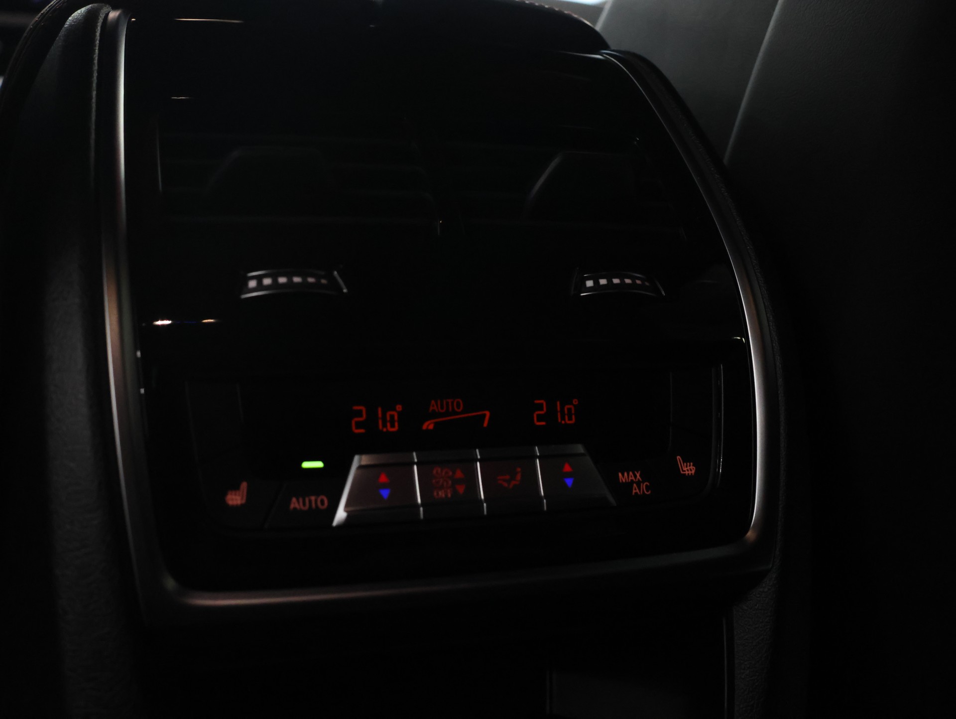 BMW XM xDrive PHEV Steptronic Label *Panoramadach* *360 Kamera* *Bowers & Wilkins*-image-45