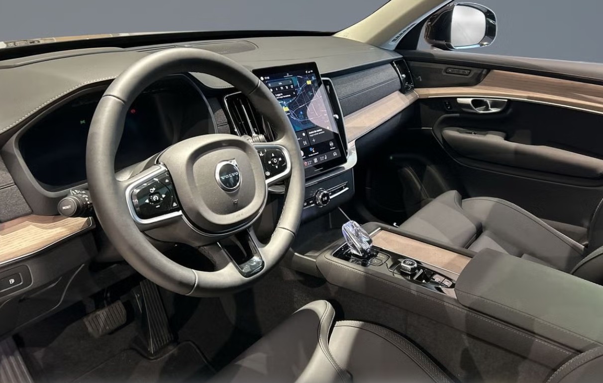 VOLVO XC90 T8 eAWD PluginHybrid Ultra Bright Geartronic - 7 Sitzer-showroom-element-3