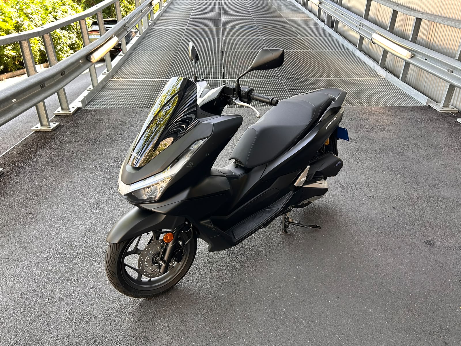 HONDA PCX 125 i ABS-showroom-element-1