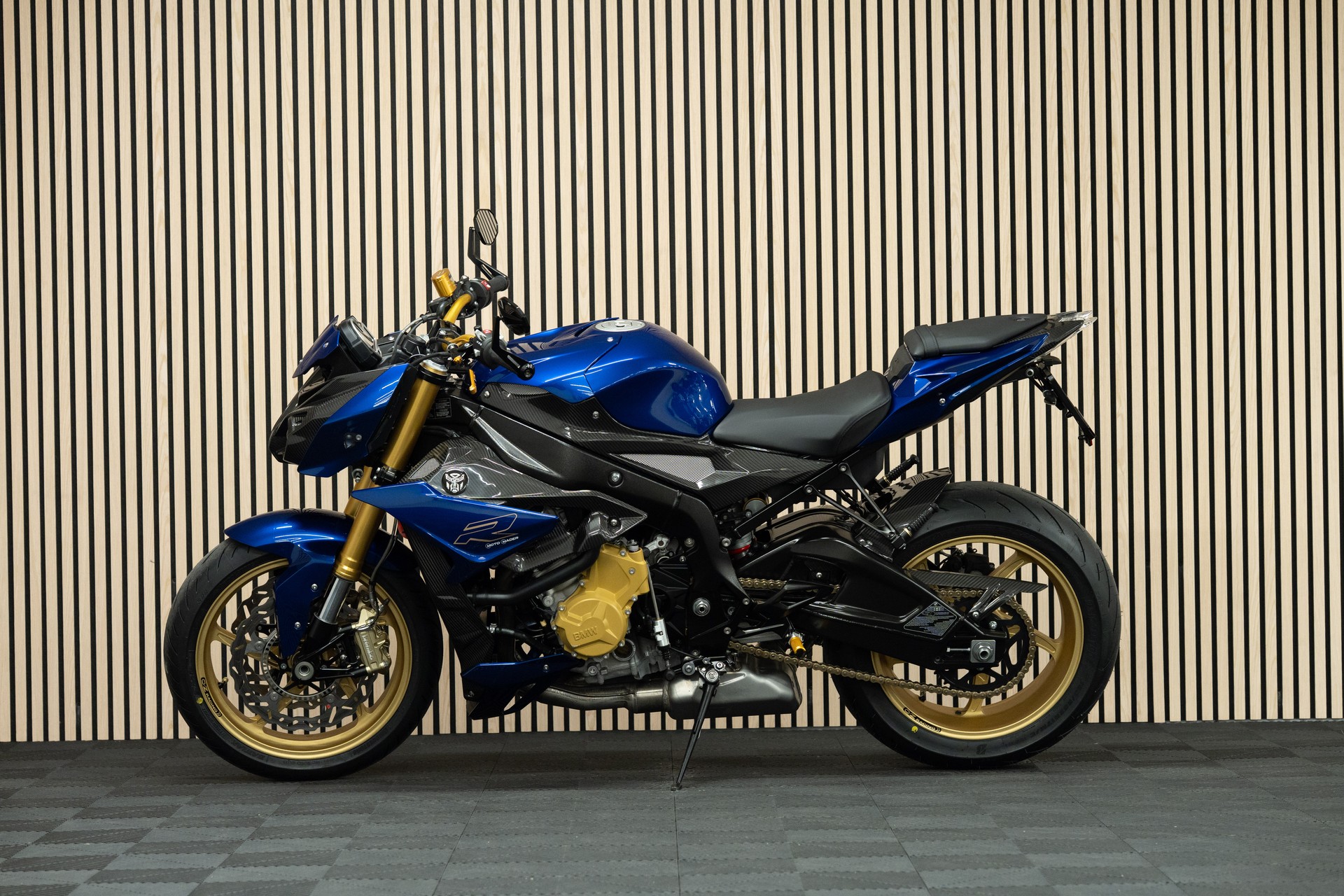 BMW S 1000 R-showroom-element-1