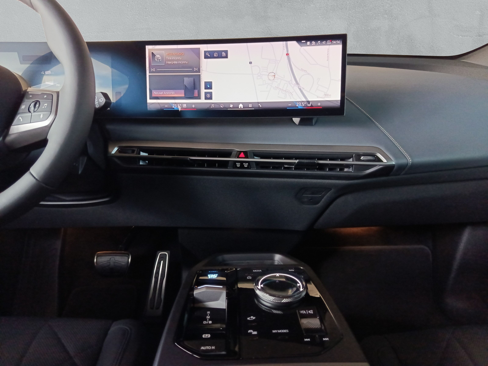 BMW iX xDrive60 M Sport Pro-image-17