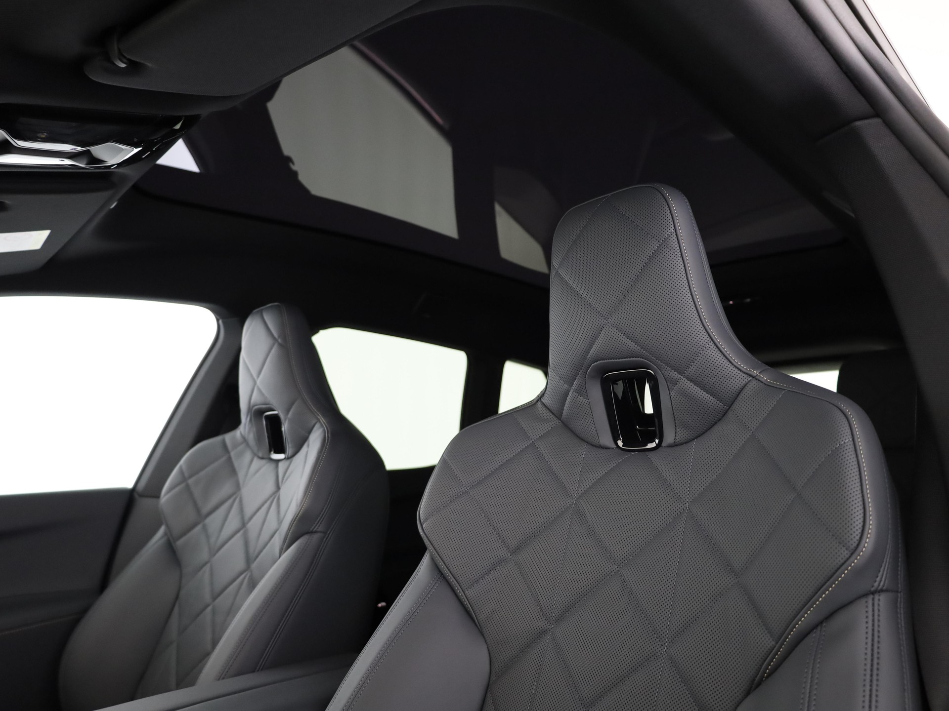 BMW iX xDrive60-image-15
