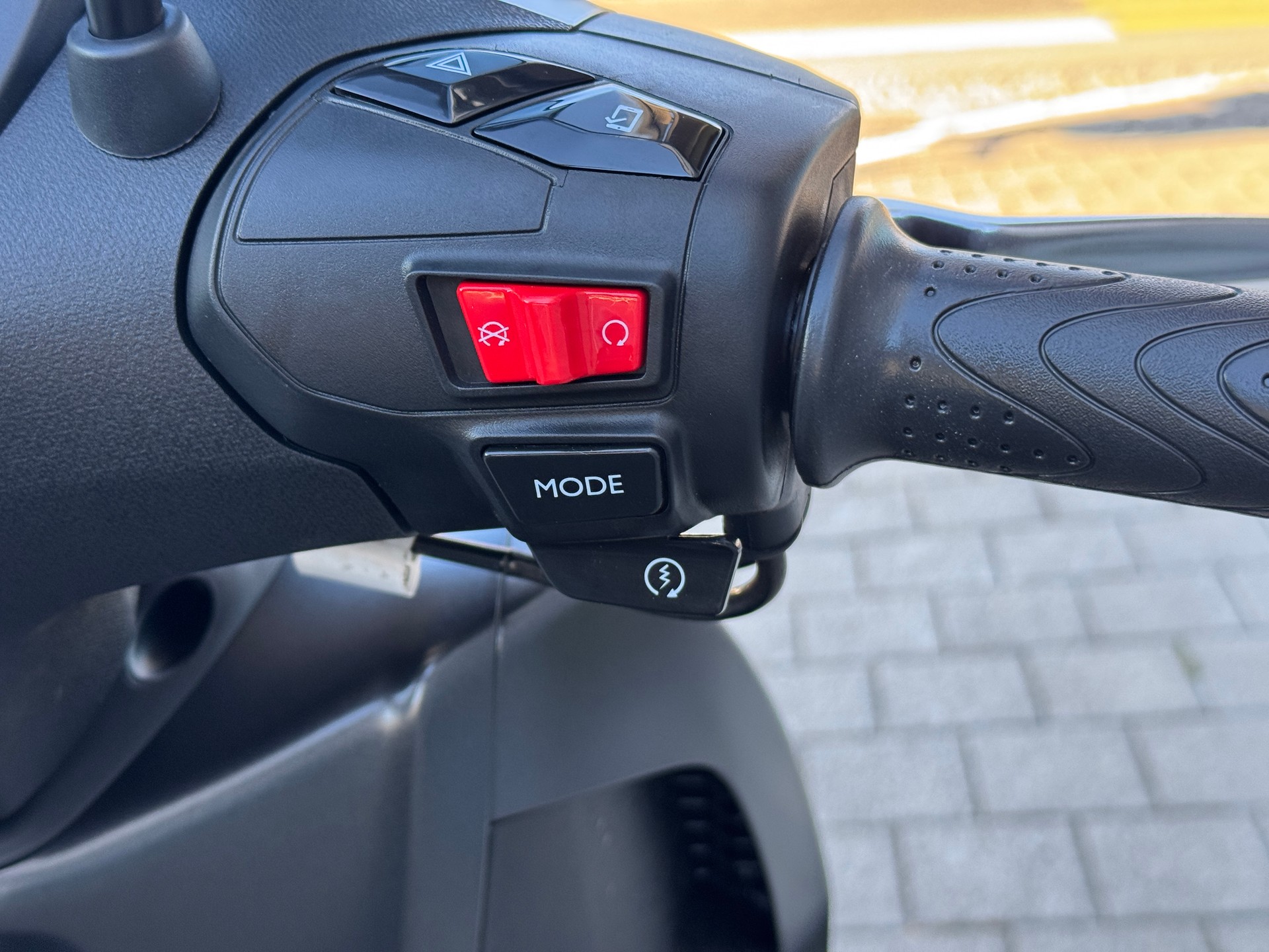 PIAGGIO Beverly 310 hpe E5+ / 25th Anniversary-image-7