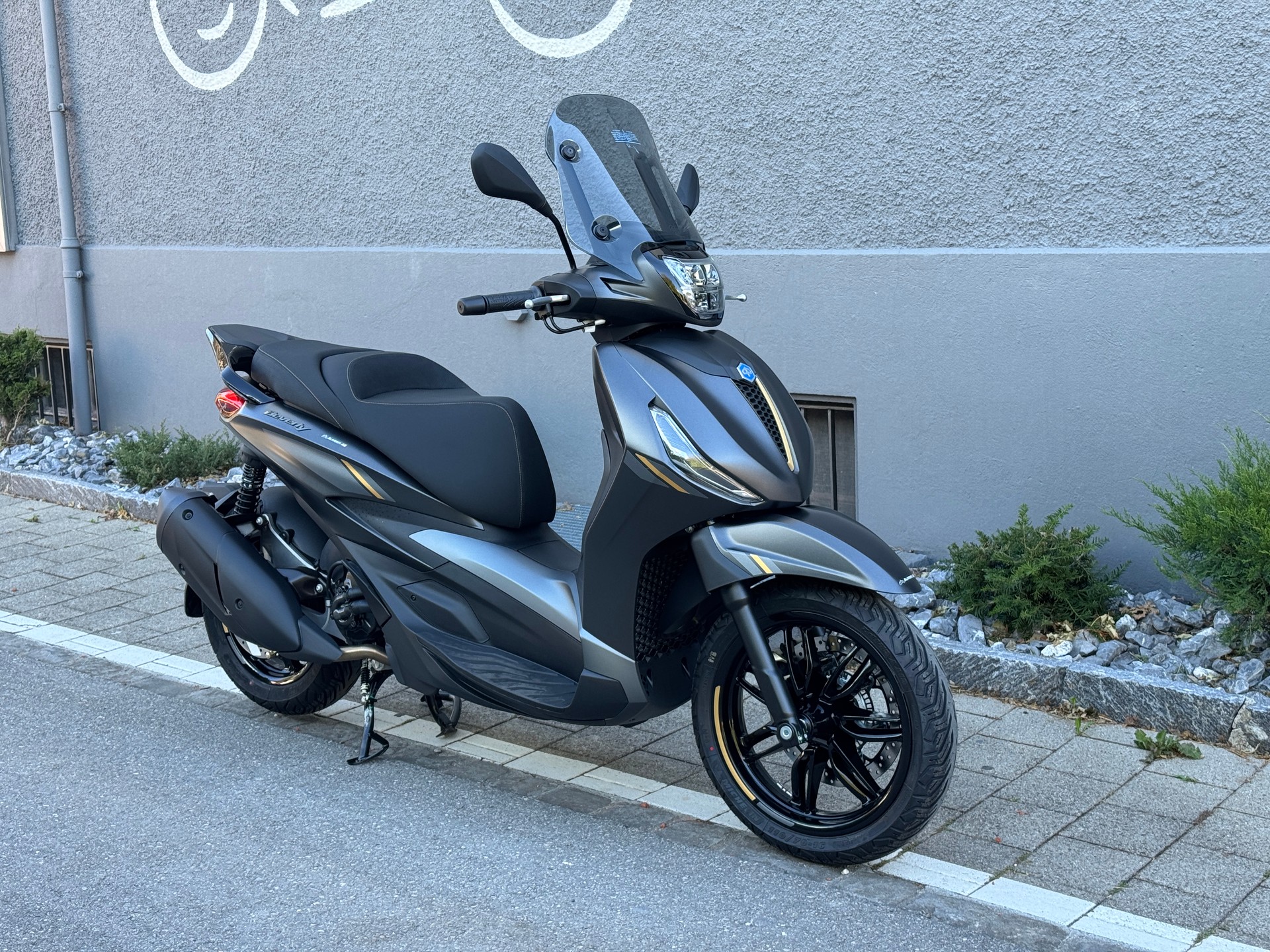 PIAGGIO Beverly 310 hpe E5+ / 25th Anniversary-image-10
