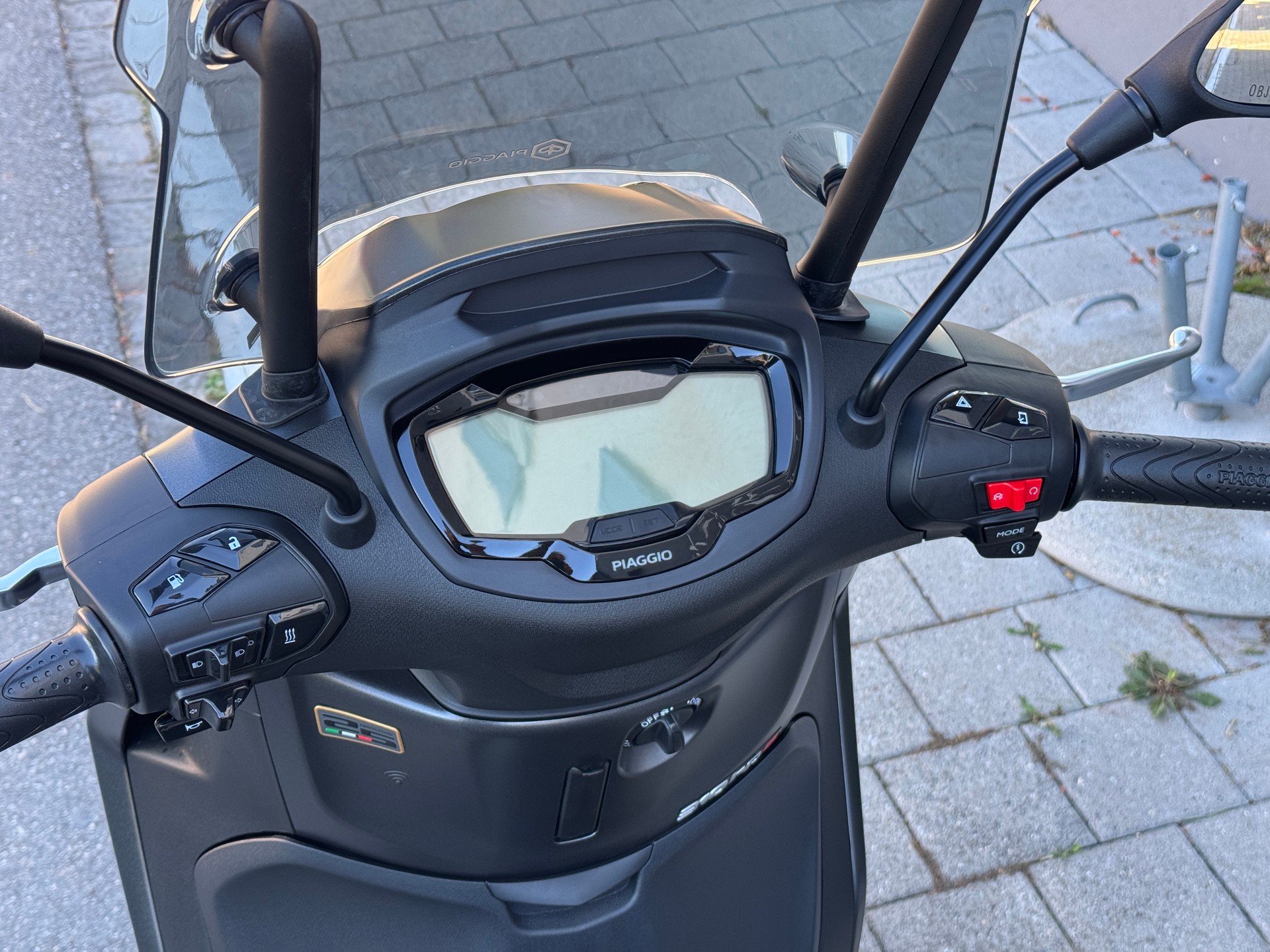 PIAGGIO Beverly 310 hpe E5+ / 25th Anniversary-image-6
