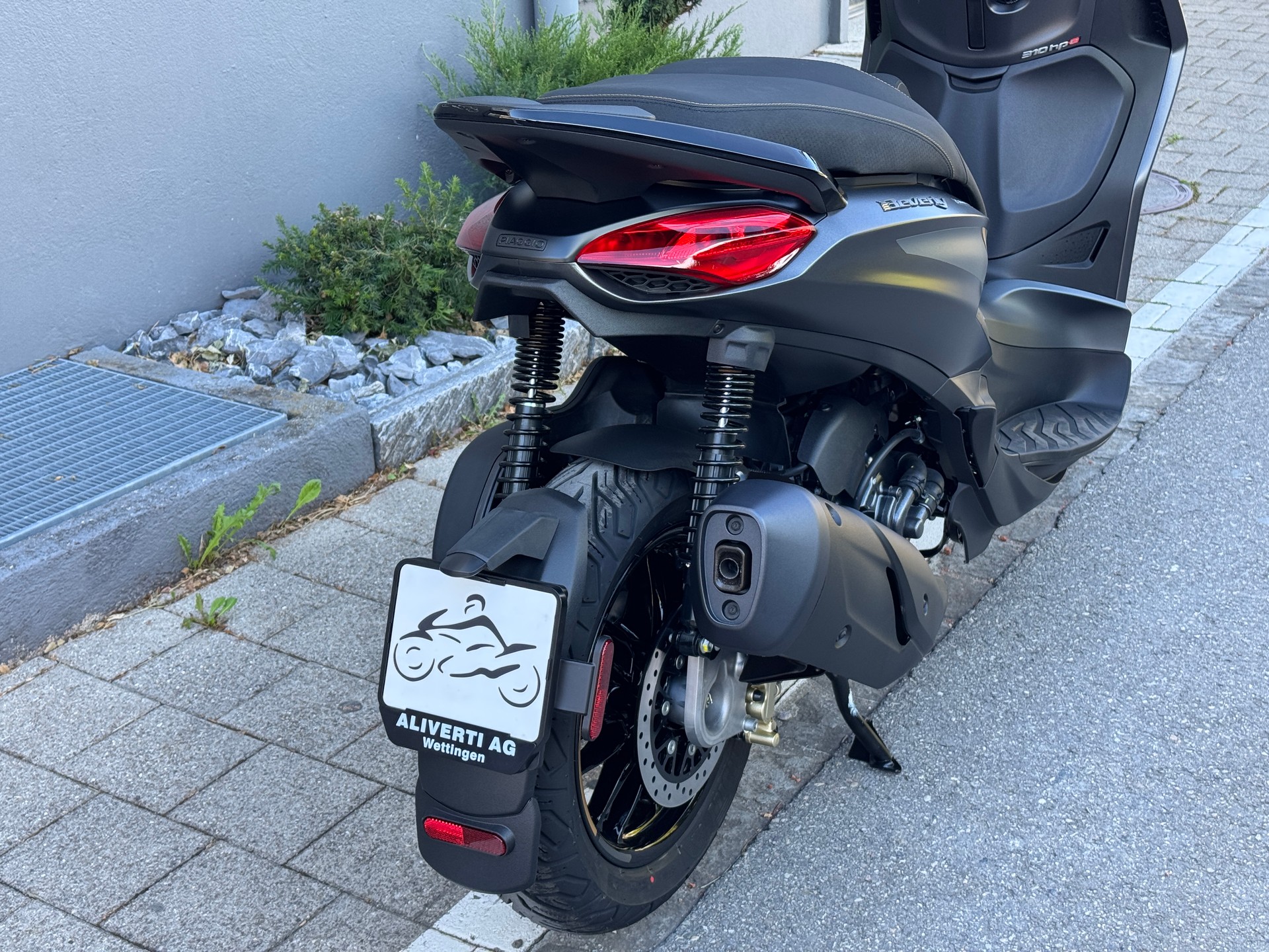 PIAGGIO Beverly 310 hpe E5+ / 25th Anniversary-image-12
