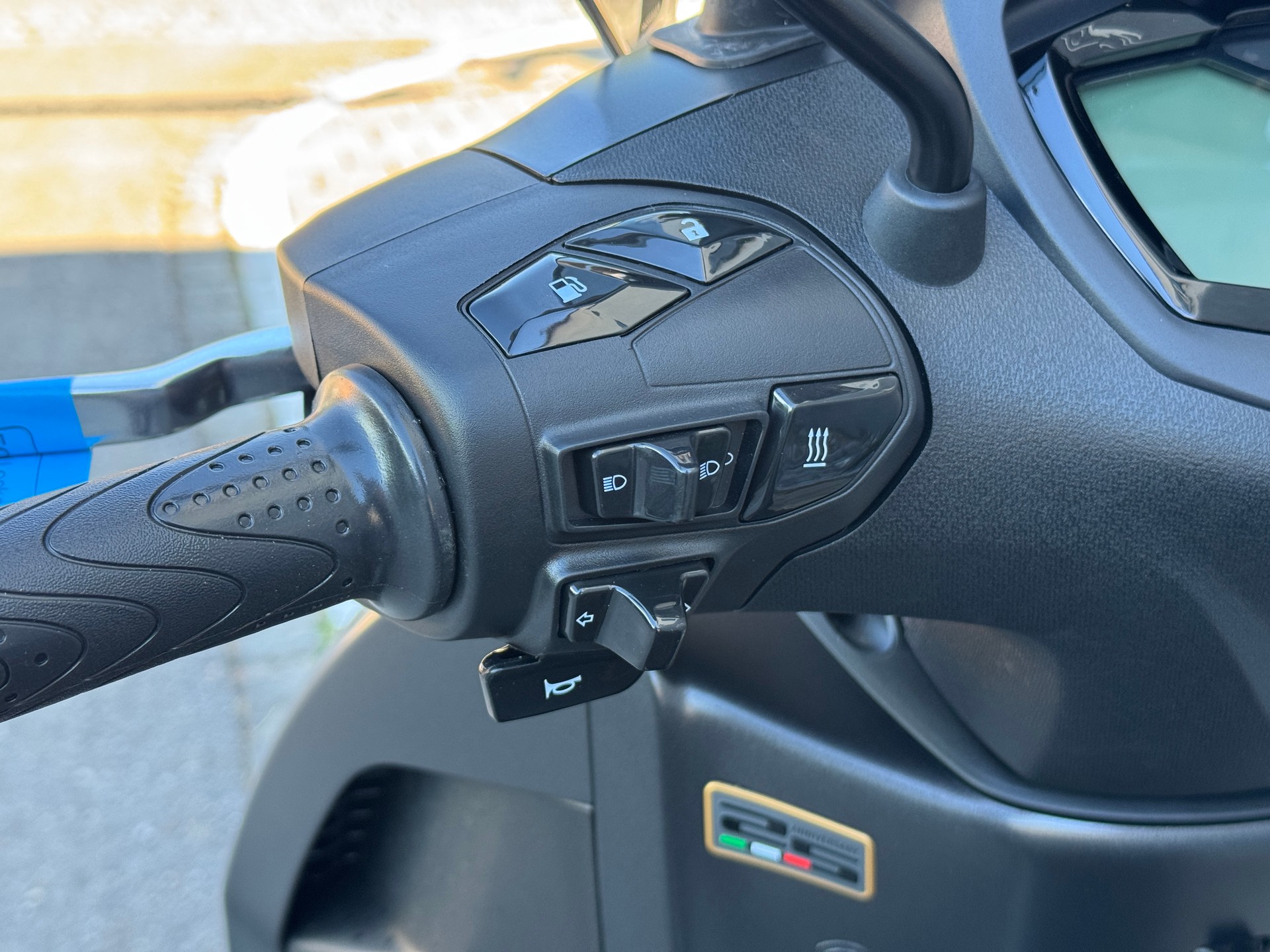 PIAGGIO Beverly 310 hpe E5+ / 25th Anniversary-image-5