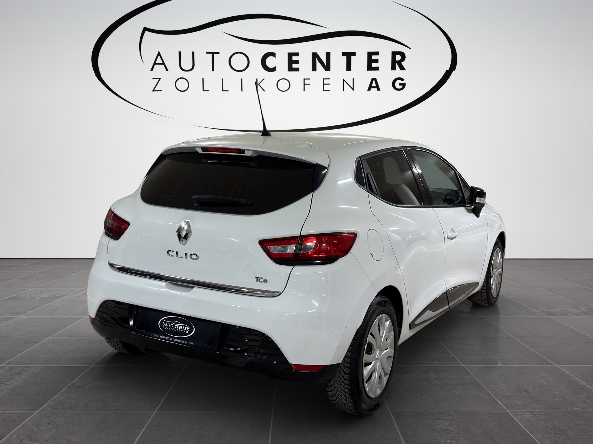 RENAULT Clio 0.9 12V Swiss Edition-image-4