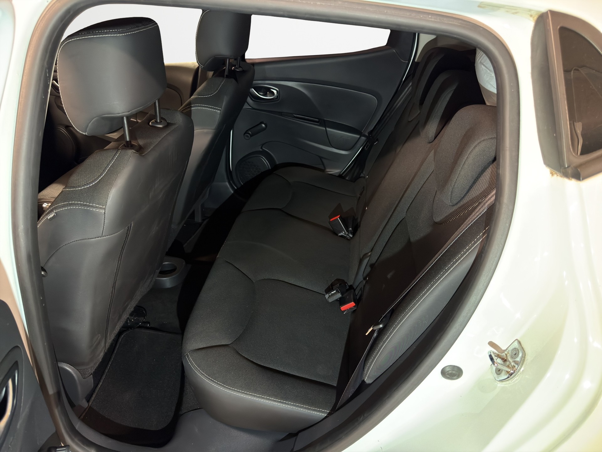RENAULT Clio 0.9 12V Swiss Edition-image-11