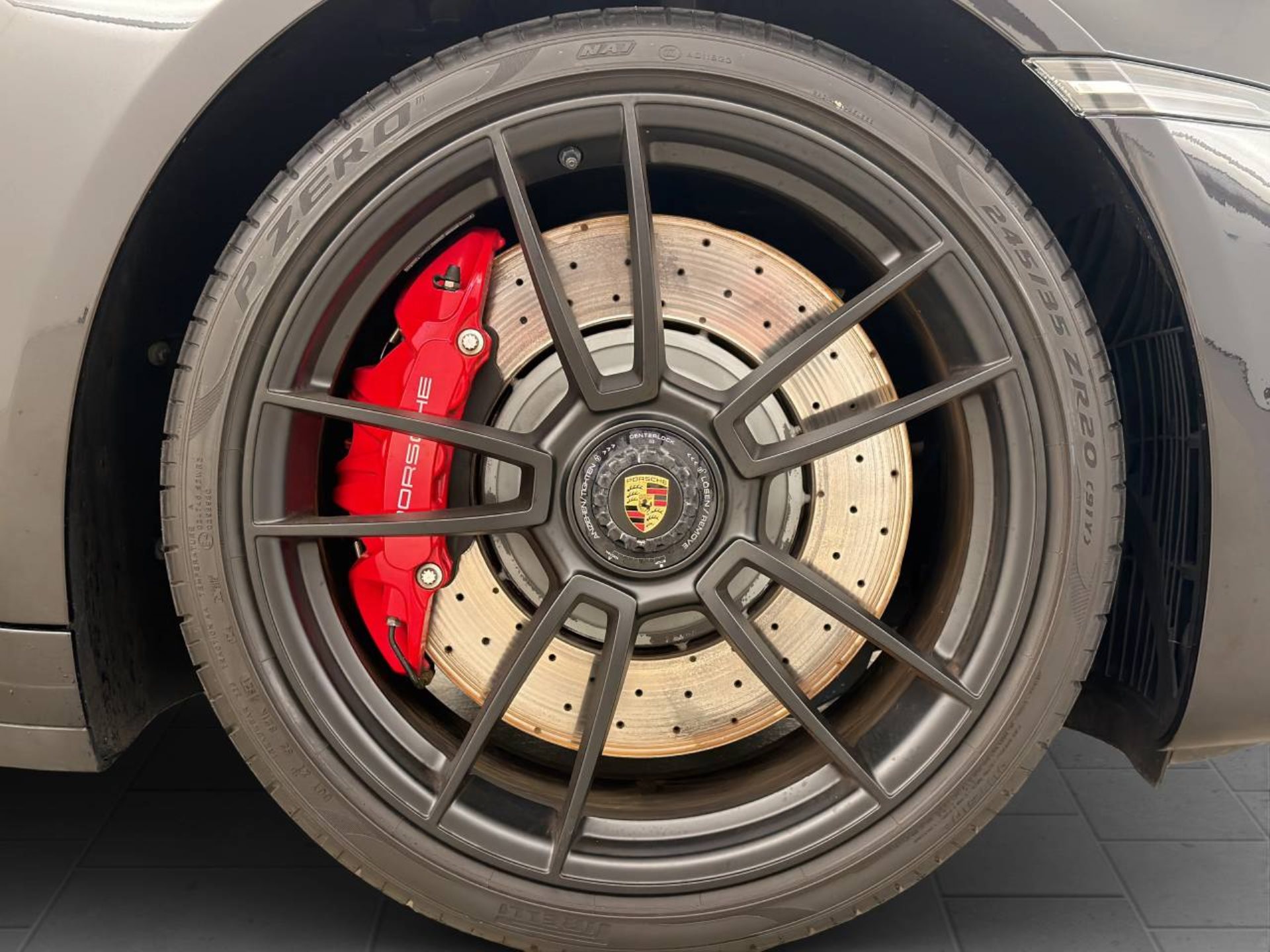 PORSCHE 911 Carrera 4 GTS-image-11