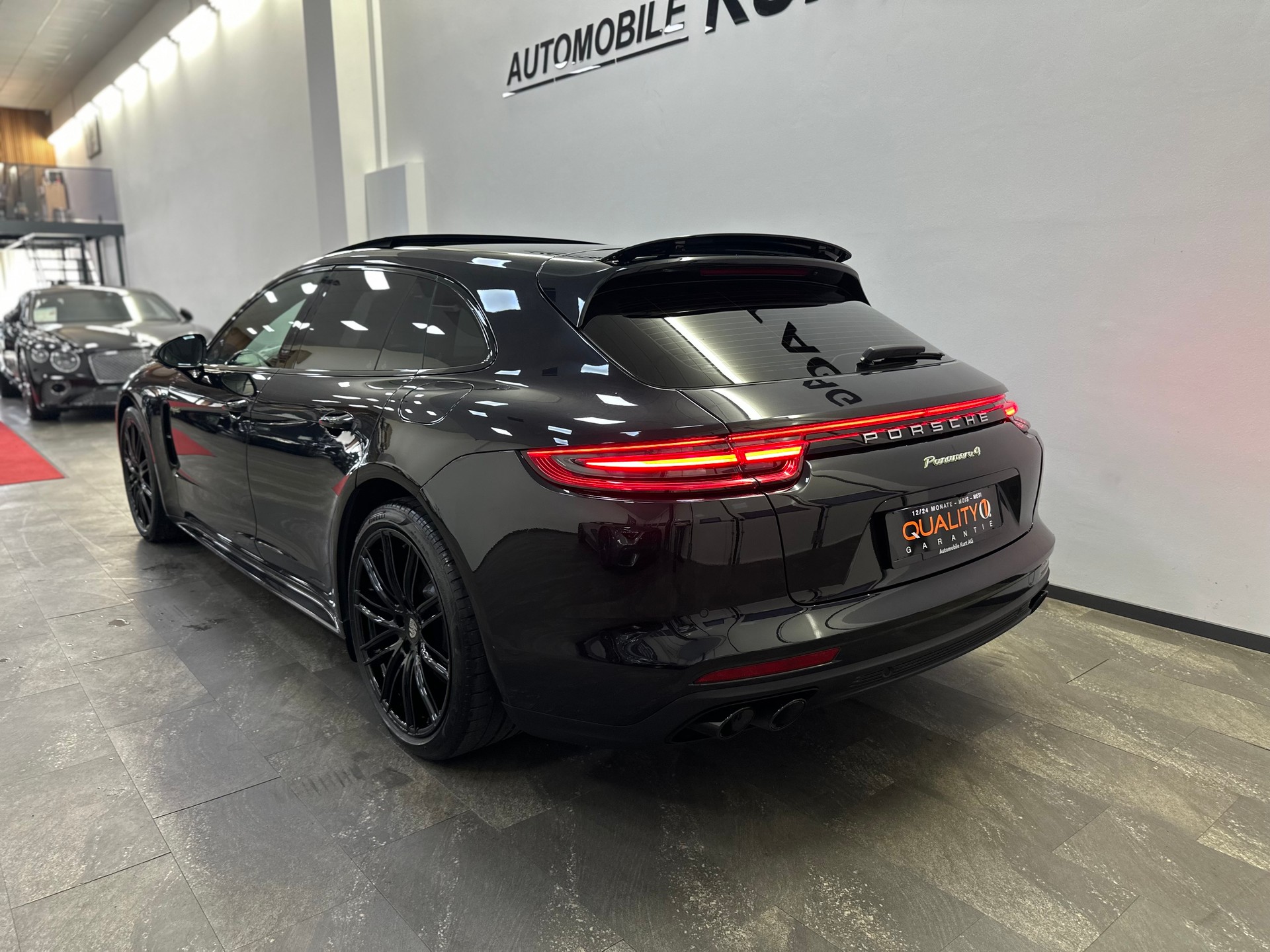 PORSCHE Panamera 4 E-Hybrid Sport Turismo PDK-showroom-element-3
