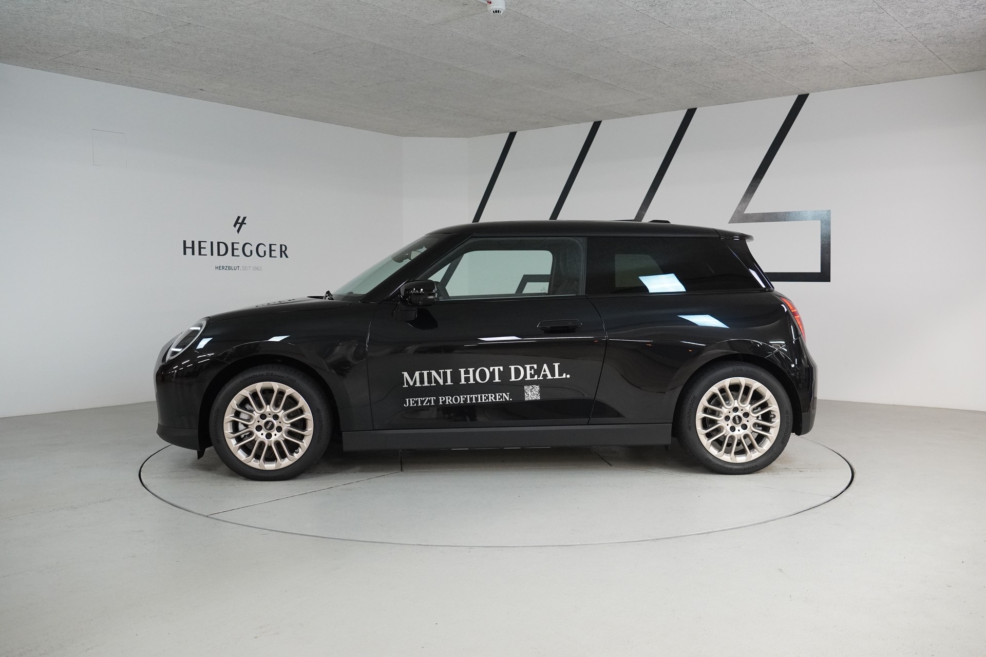 MINI Cooper SE-showroom-element-3