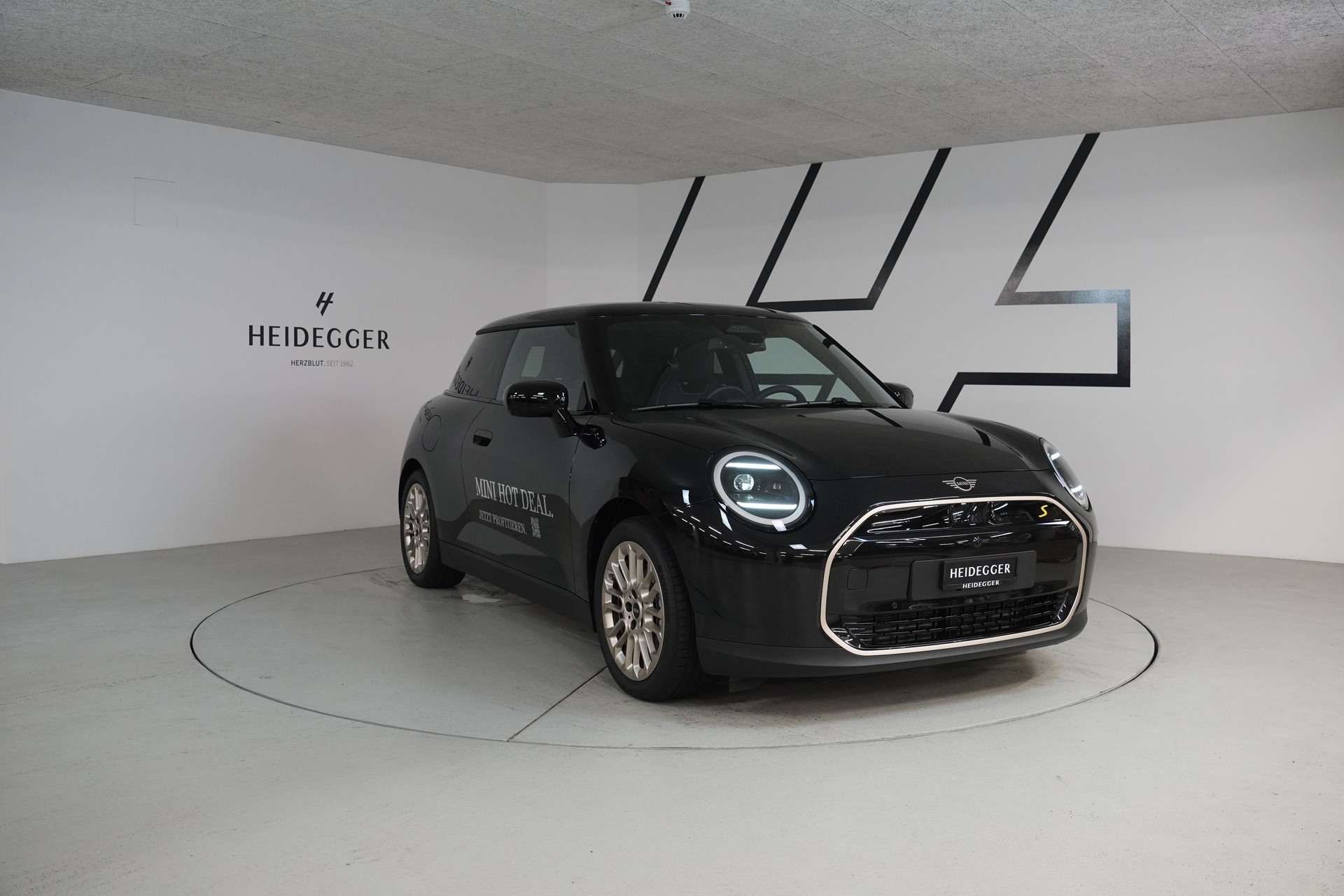 MINI Cooper SE-showroom-element-2