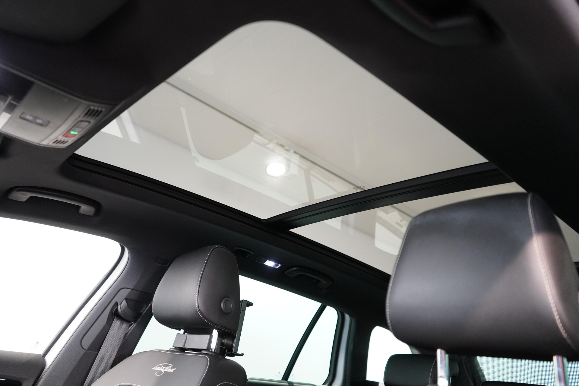 SKODA Superb Combi 2.0 TSI L & K 4x4 DSG-image-14