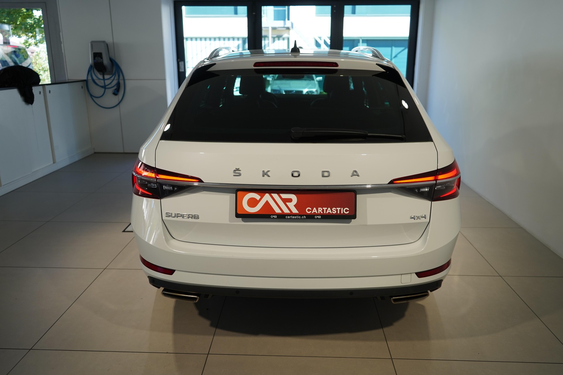 SKODA Superb Combi 2.0 TSI L & K 4x4 DSG-showroom-element-3