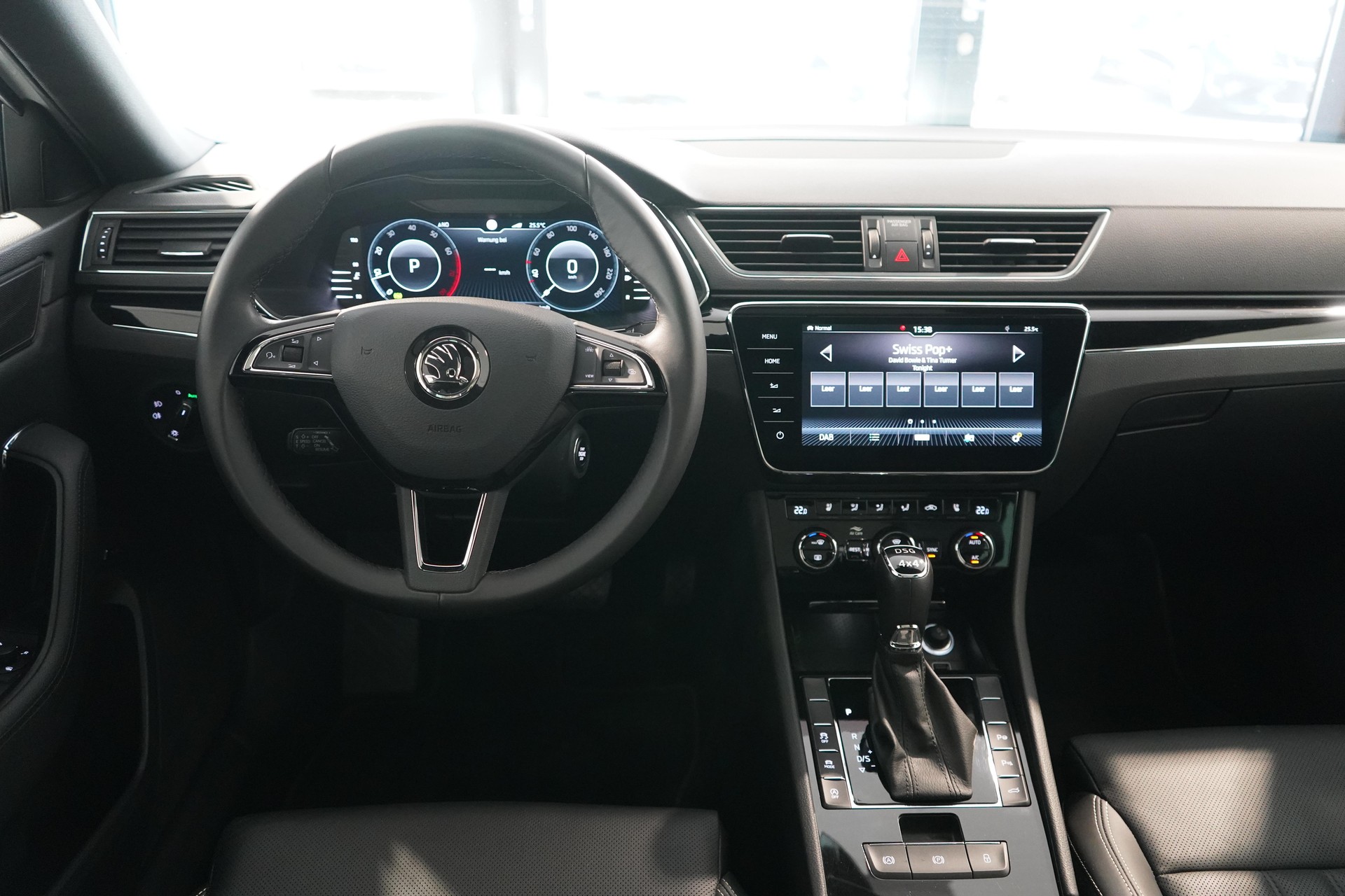 SKODA Superb Combi 2.0 TSI L & K 4x4 DSG-image-7