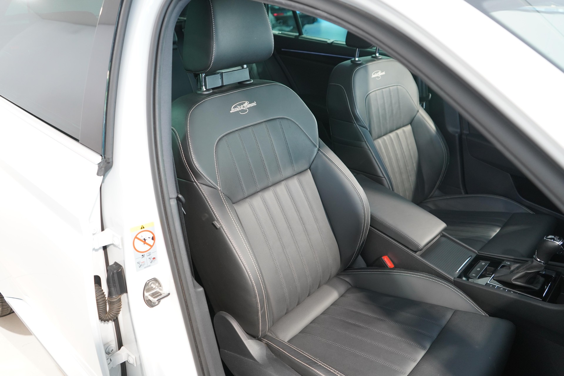 SKODA Superb Combi 2.0 TSI L & K 4x4 DSG-image-6