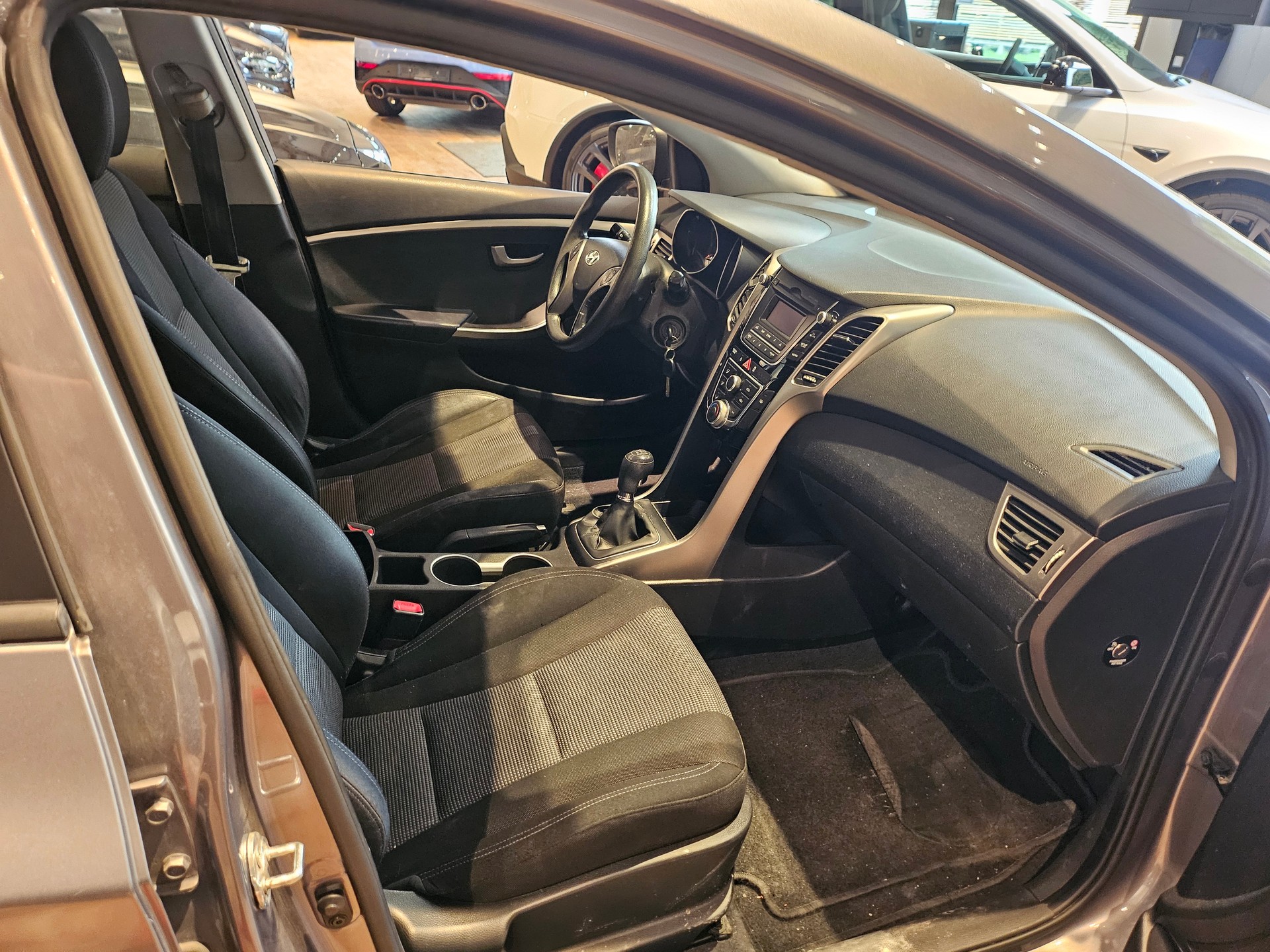 HYUNDAI i30 1.4 Comfort 🔥frisch ab MFK🔥8-fach🔥-image-14