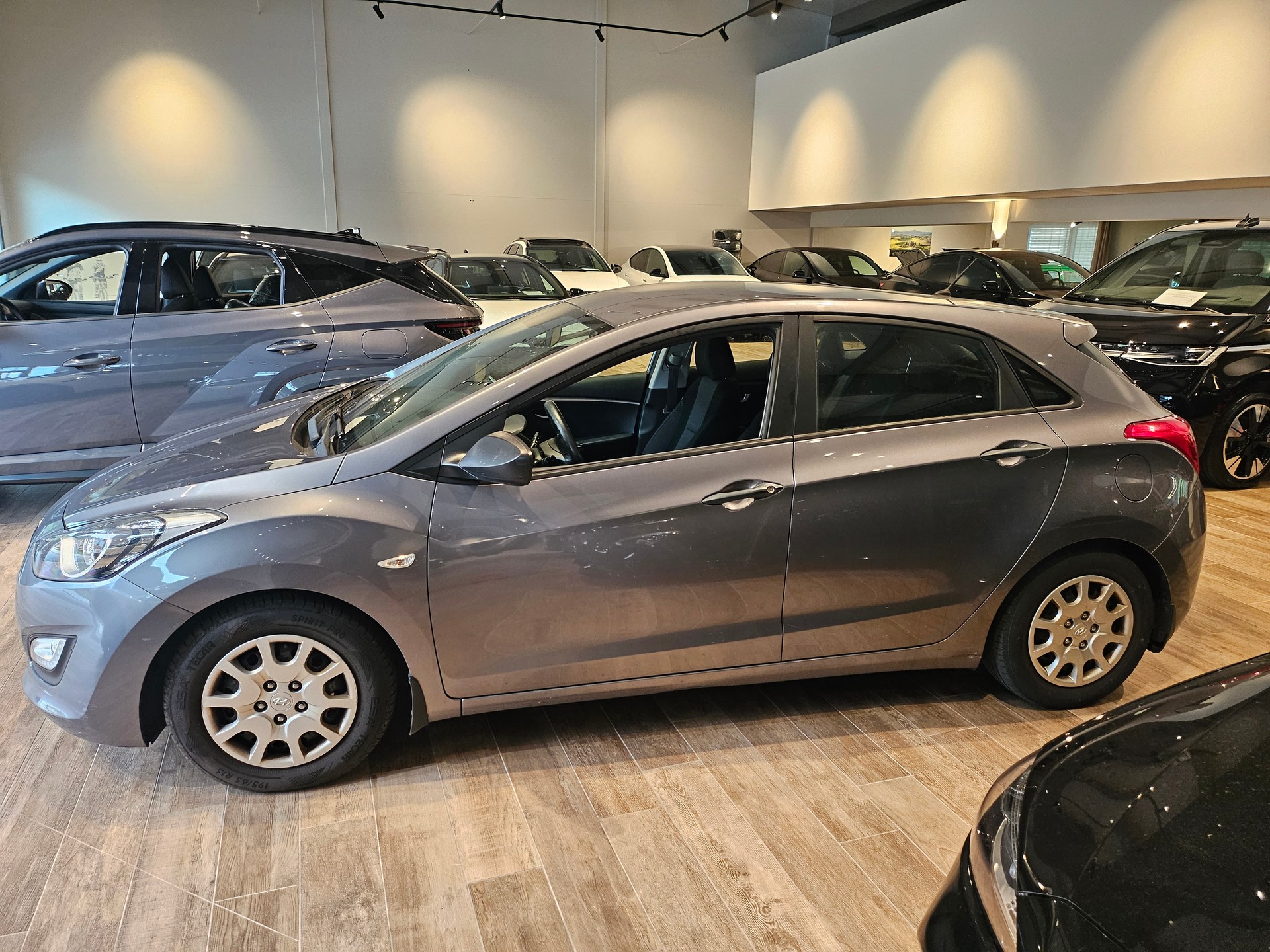 HYUNDAI i30 1.4 Comfort 🔥frisch ab MFK🔥8-fach🔥-image-12