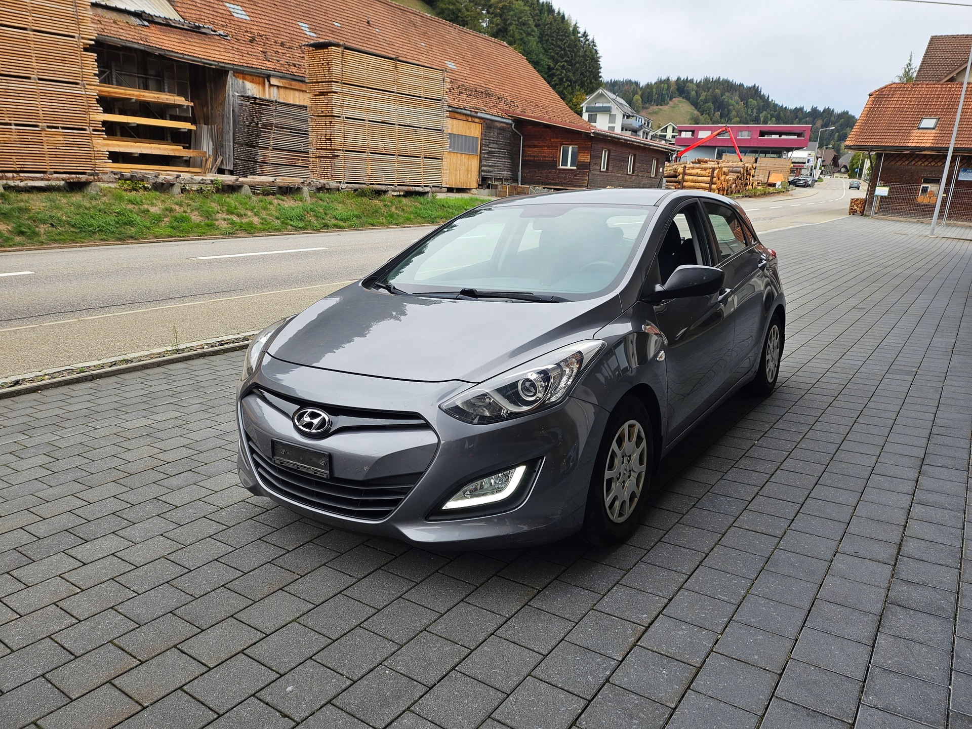 HYUNDAI i30 1.4 Comfort 🔥frisch ab MFK🔥8-fach🔥-image-24
