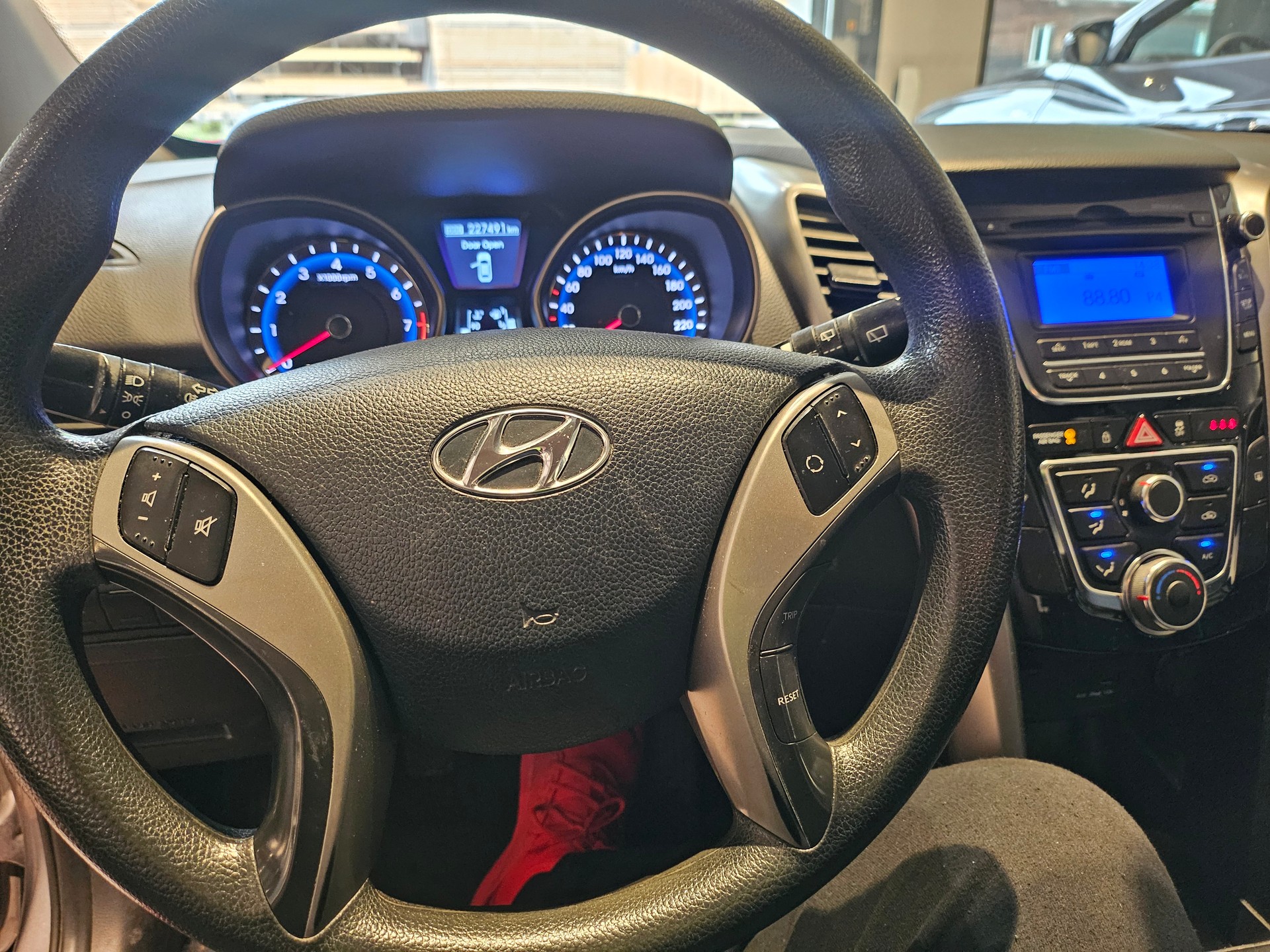 HYUNDAI i30 1.4 Comfort 🔥frisch ab MFK🔥8-fach🔥-image-22