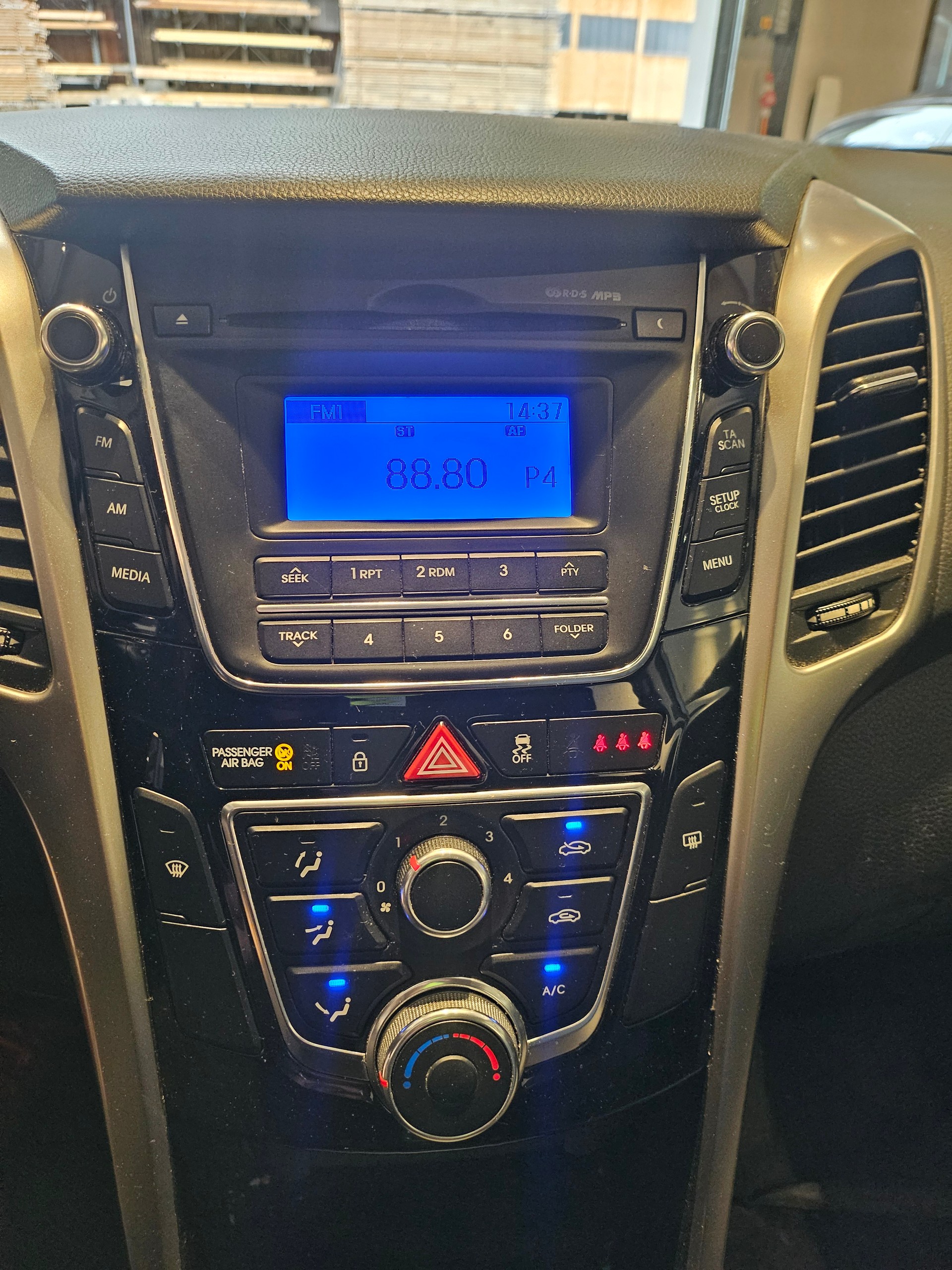 HYUNDAI i30 1.4 Comfort 🔥frisch ab MFK🔥8-fach🔥-image-21