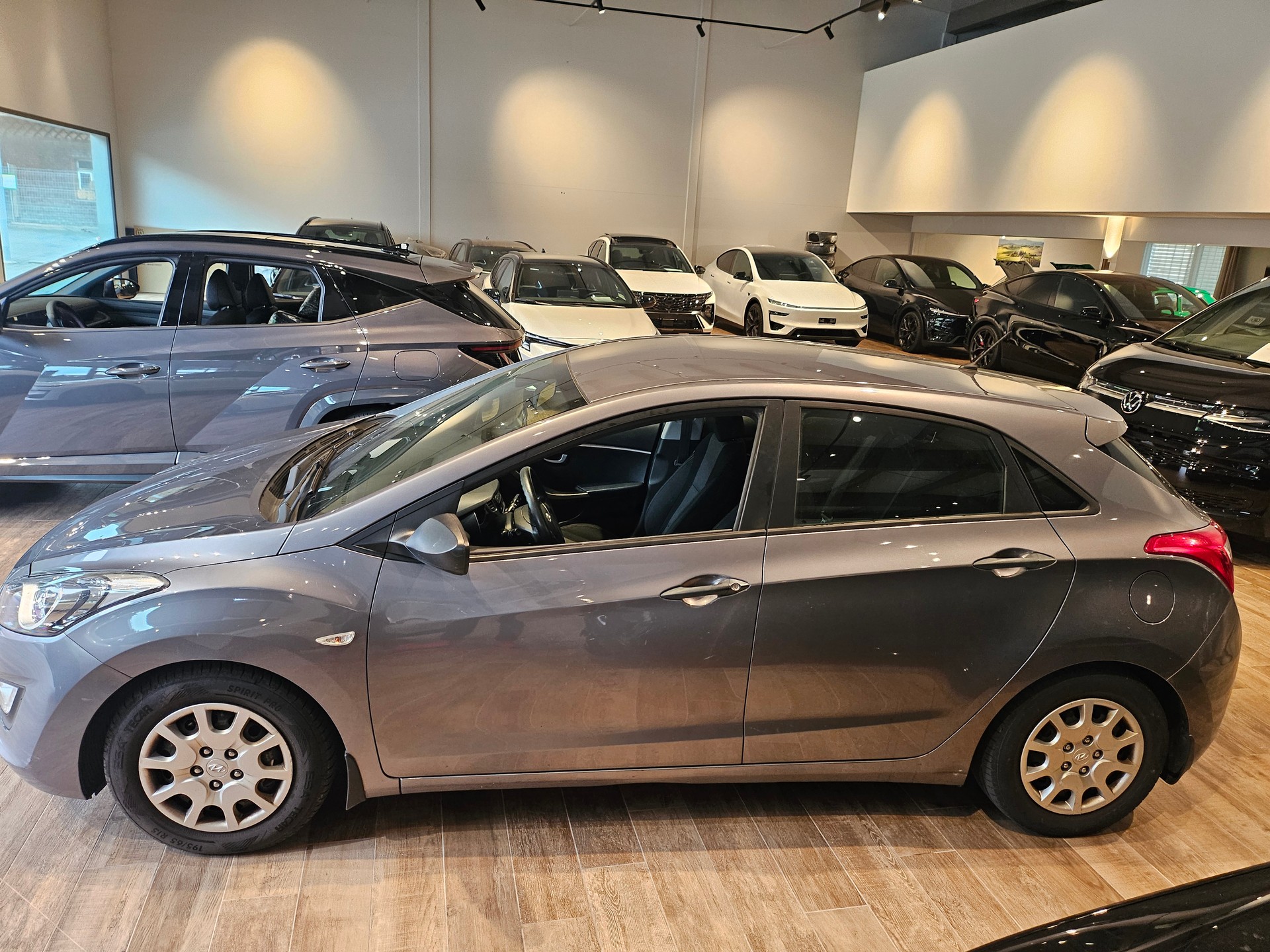 HYUNDAI i30 1.4 Comfort 🔥frisch ab MFK🔥8-fach🔥-image-13