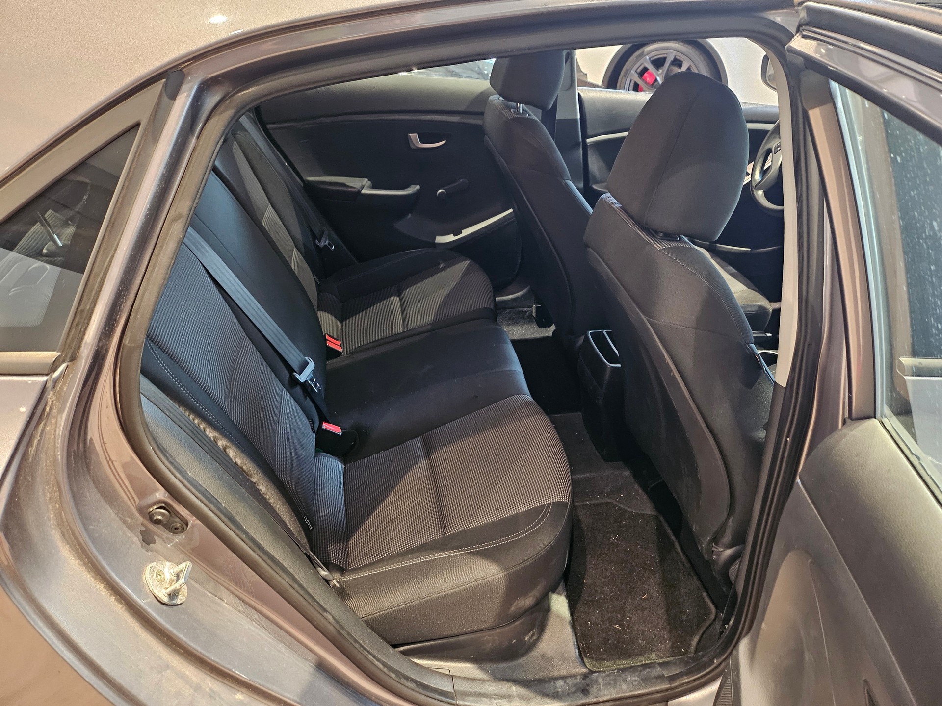 HYUNDAI i30 1.4 Comfort 🔥frisch ab MFK🔥8-fach🔥-image-16