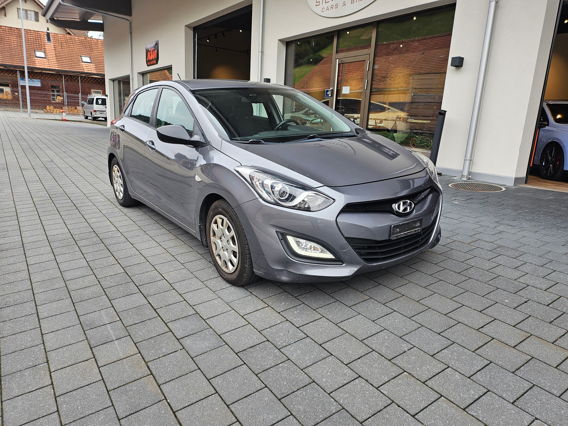 HYUNDAI i30 1.4 Comfort 🔥frisch ab MFK🔥8-fach🔥-image-25
