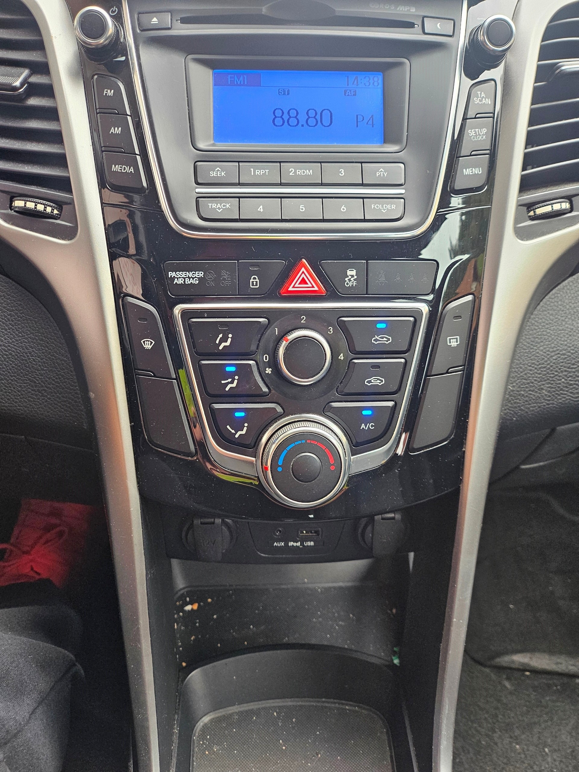 HYUNDAI i30 1.4 Comfort 🔥frisch ab MFK🔥8-fach🔥-image-23