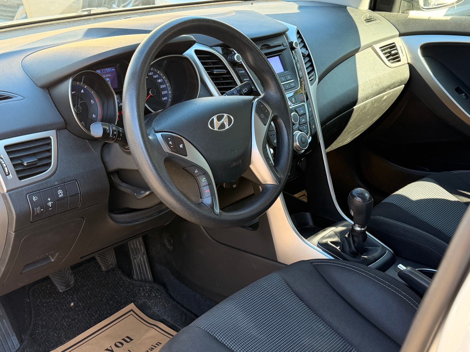 HYUNDAI i30 1.6 CRDi Premium-showroom-element-3