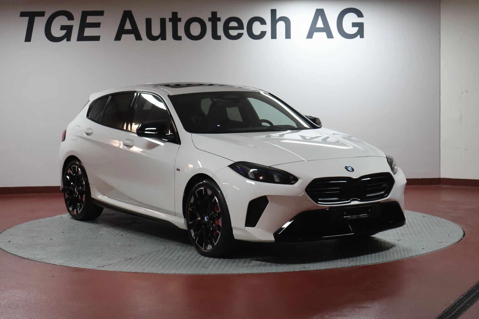 BMW M135 xDrive M Sport Pro-showroom-element-2