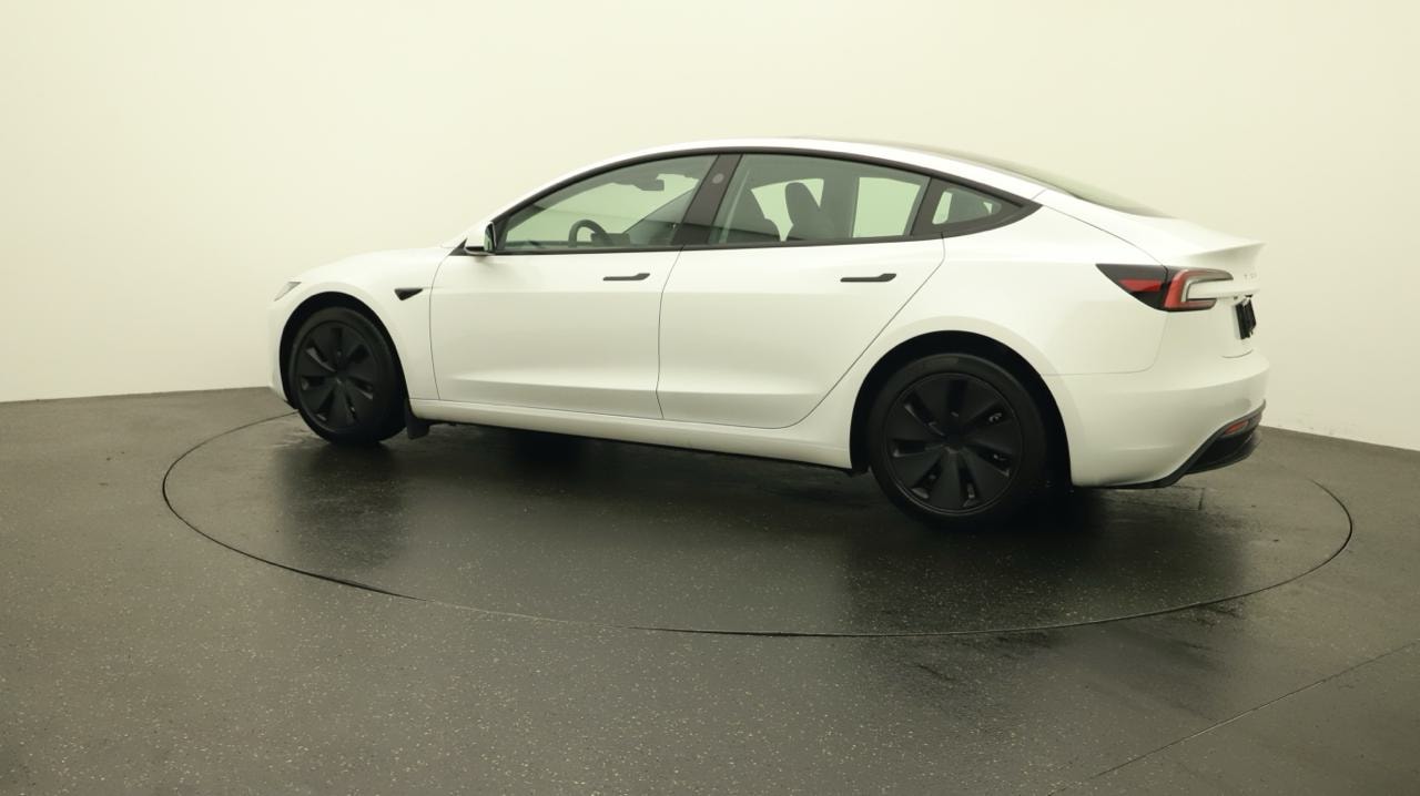 TESLA Model 3 Long Range Dual Motor AWD-showroom-element-2