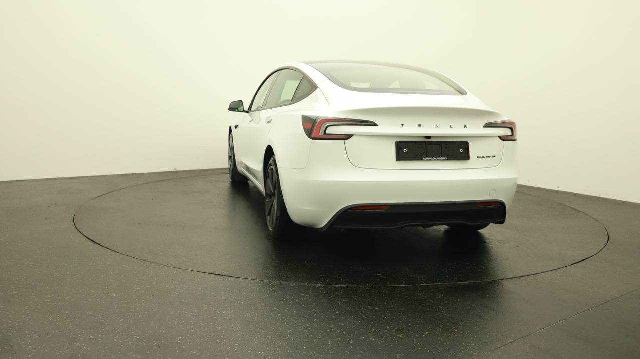 TESLA Model 3 Long Range Dual Motor AWD-showroom-element-3