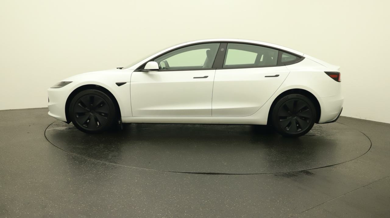 TESLA Model 3 Long Range Dual Motor AWD-showroom-element-1