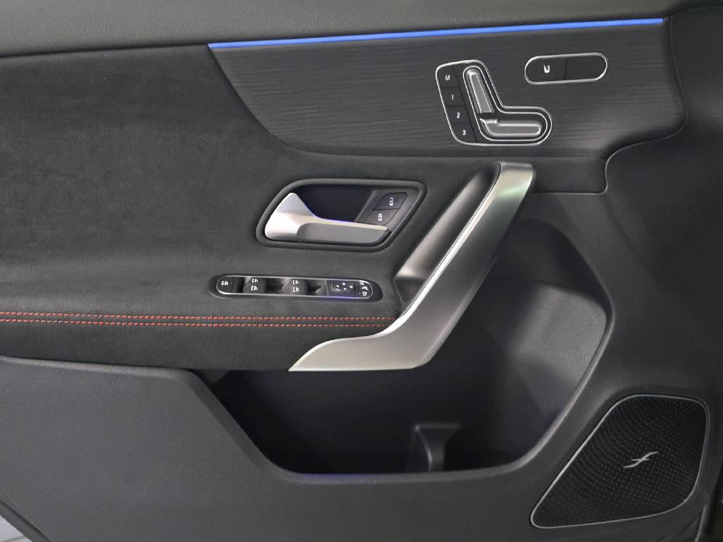MERCEDES-BENZ A 200 AMG Line Night Star-image-6