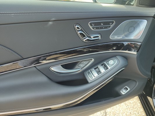 MERCEDES-BENZ S 560 Maybach 4Matic-image-6