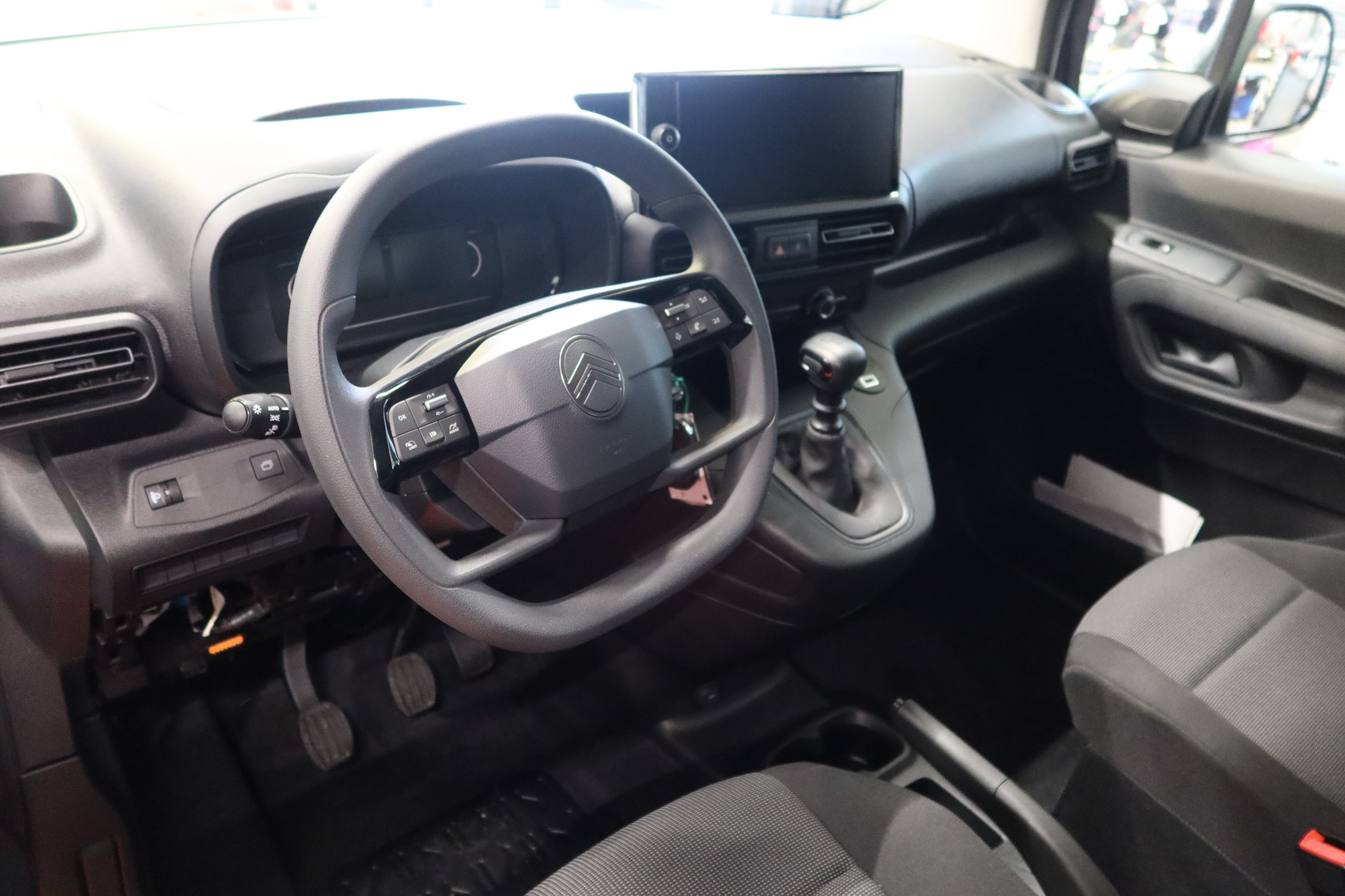 CITROEN Berlingo 1.2 s/s Swiss M-image-9
