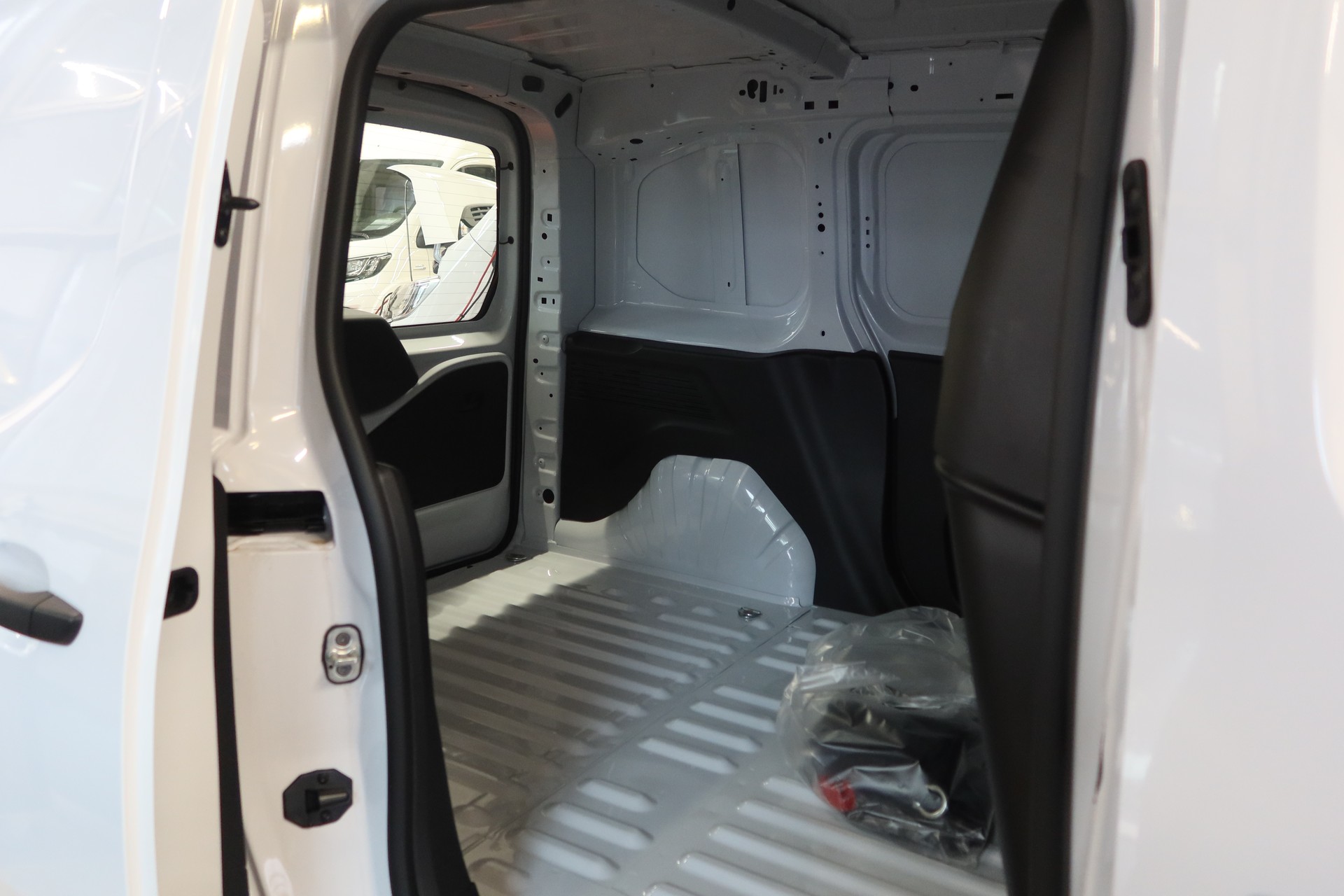 CITROEN Berlingo 1.2 s/s Swiss M-image-12