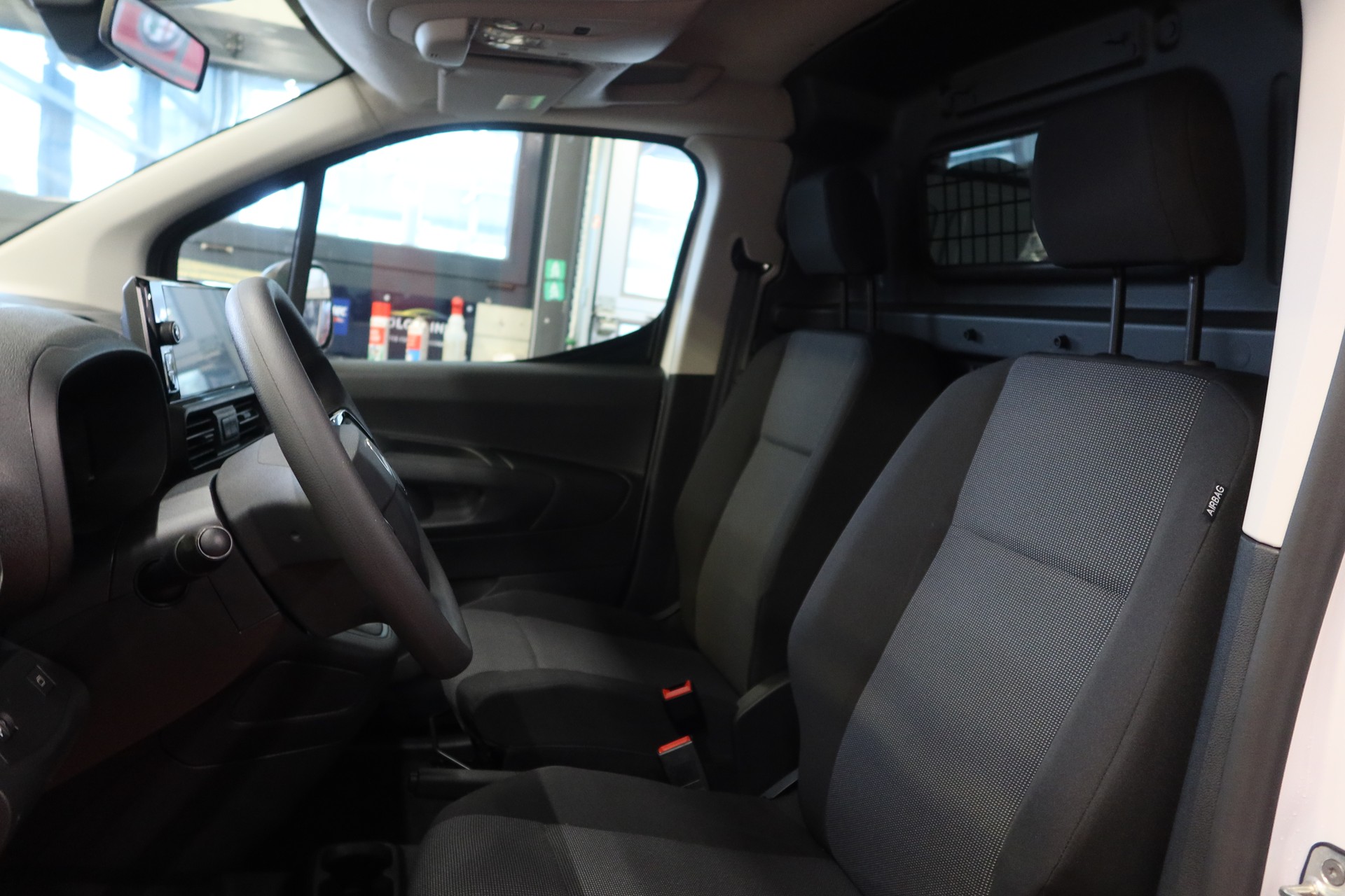 CITROEN Berlingo 1.2 s/s Swiss M-image-8