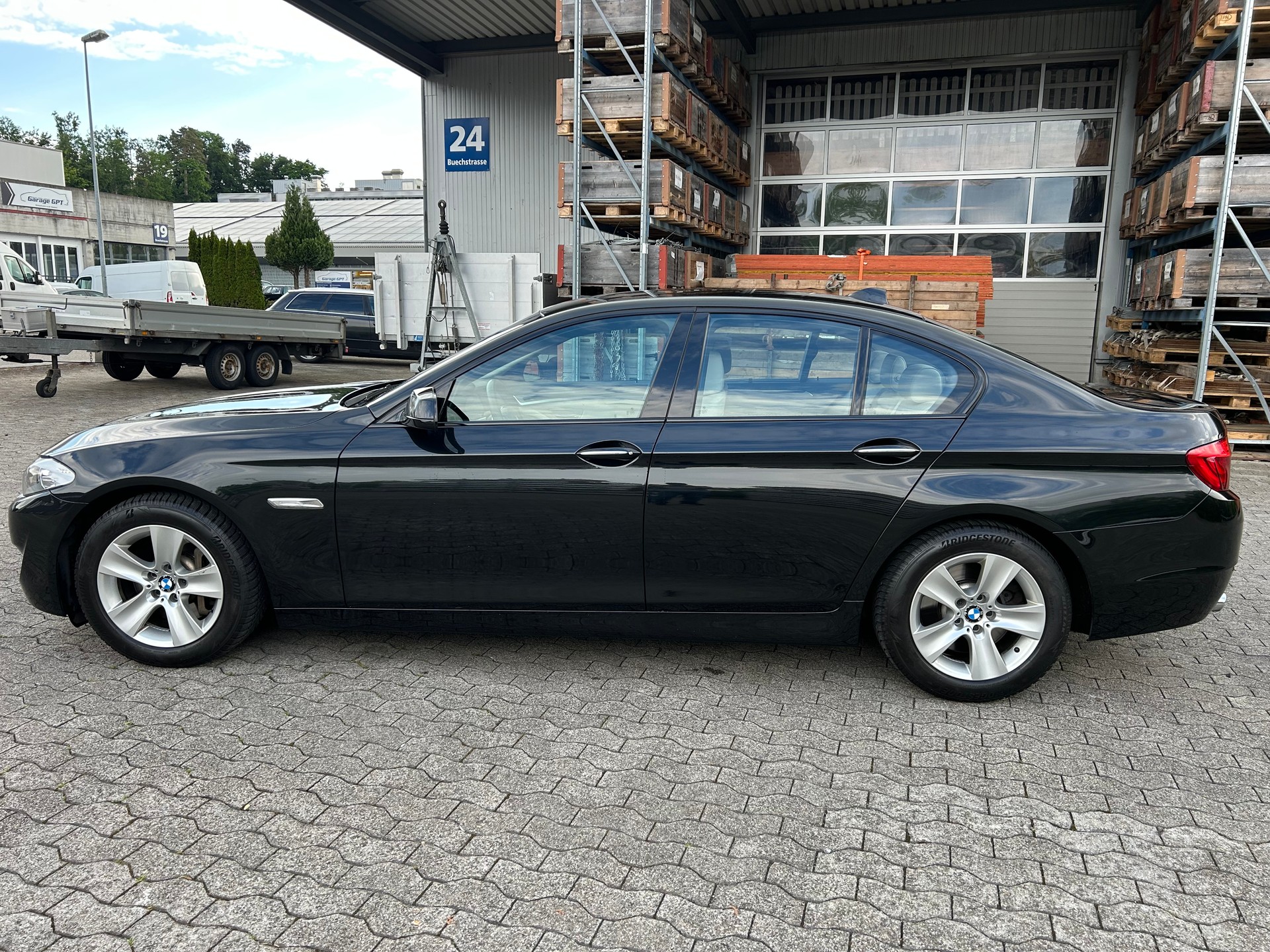 BMW 530d xDrive Steptronic-showroom-element-1