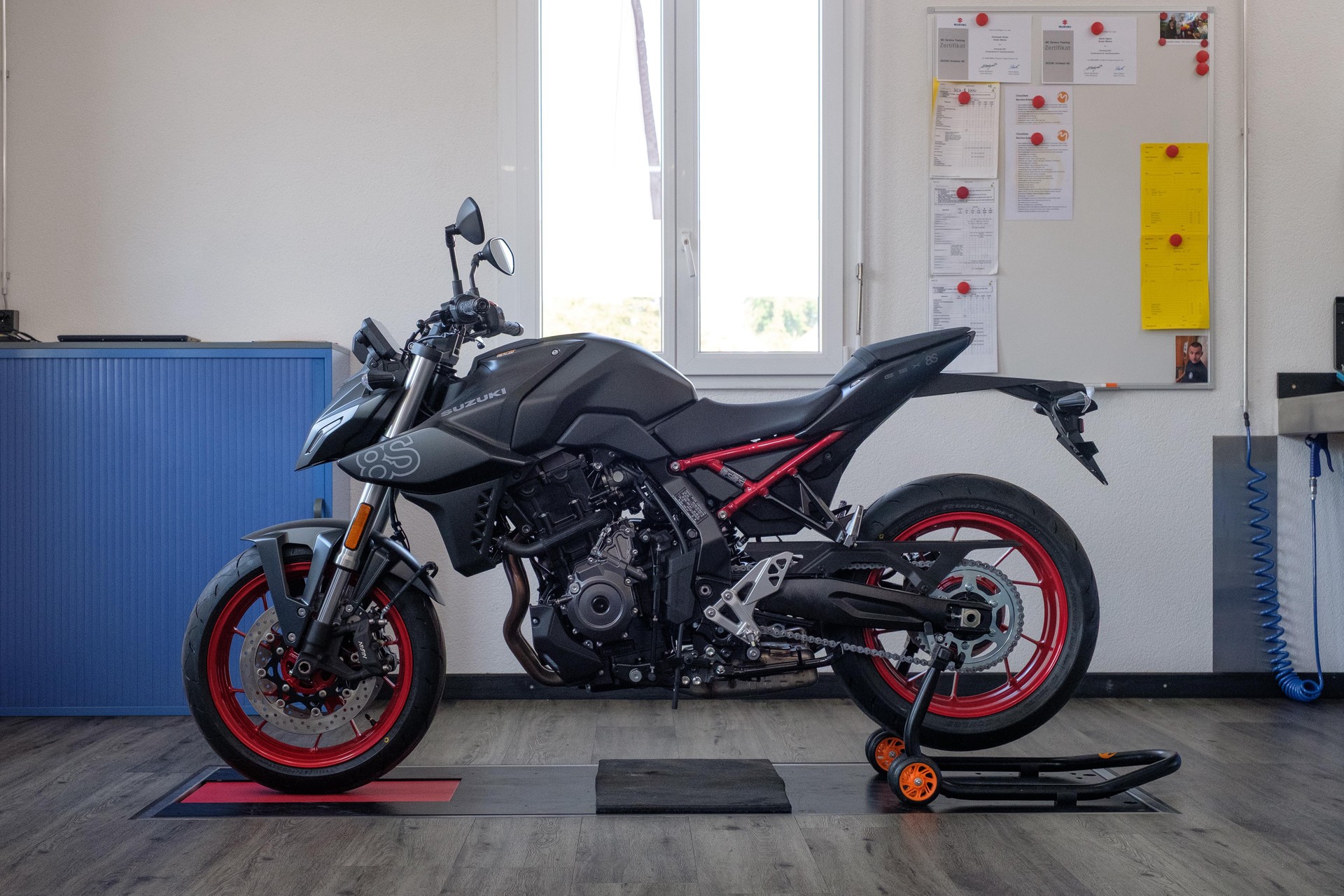 SUZUKI GSX 8 S (35kW)-image-2