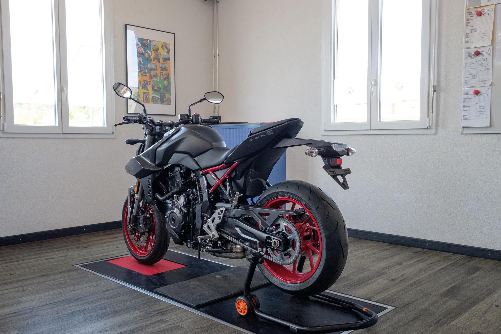SUZUKI GSX 8 S (35kW)-image-1